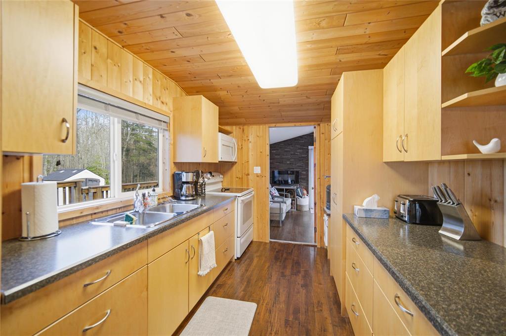 21 Block 18 Road, Falcon Lake, Manitoba  R0E 0N0 - Photo 15 - 202610239