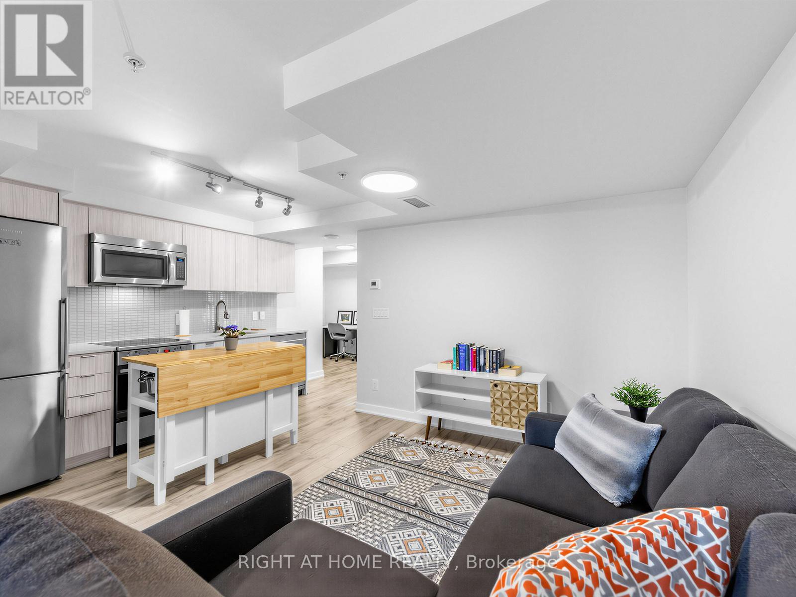 1210 - 295 Adelaide Street W, Toronto, Ontario  M5V 0L4 - Photo 2 - C13114486