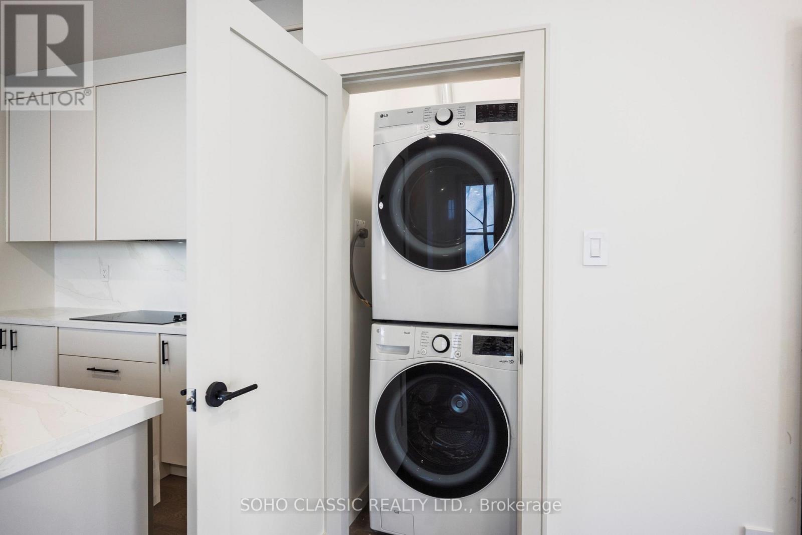 Main Floor - 23 Fernwood Park Avenue, Toronto, Ontario  M4E 3E9 - Photo 7 - E12982634