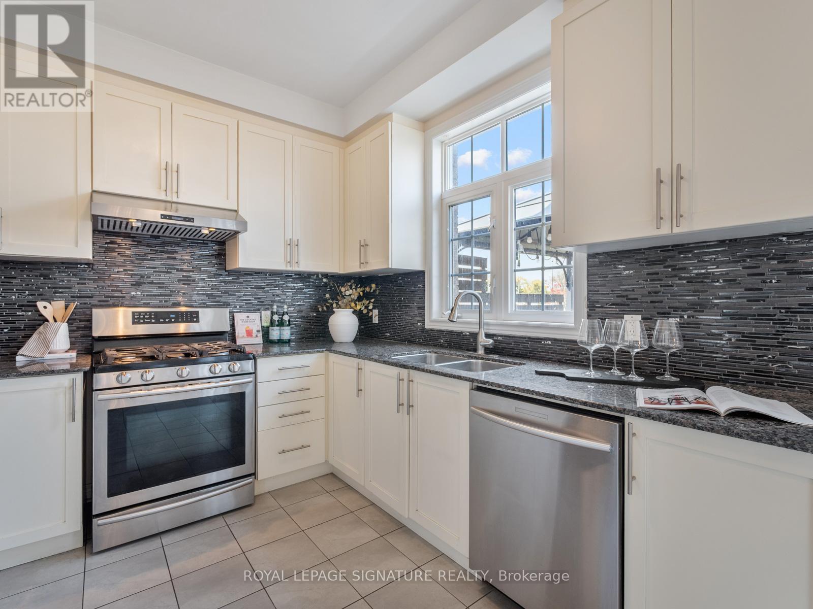 30 Westover Drive, Clarington, Ontario  L1C 0G5 - Photo 12 - E13115328