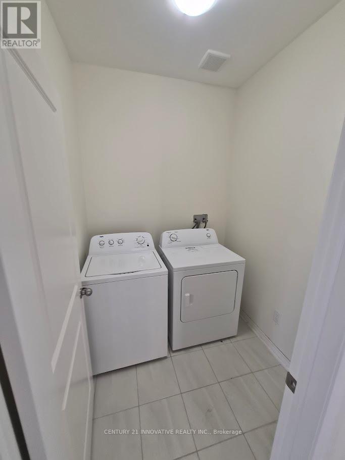 Upper - 1 Hahn Street, Whitby, Ontario  L1P 0G9 - Photo 11 - E13092298