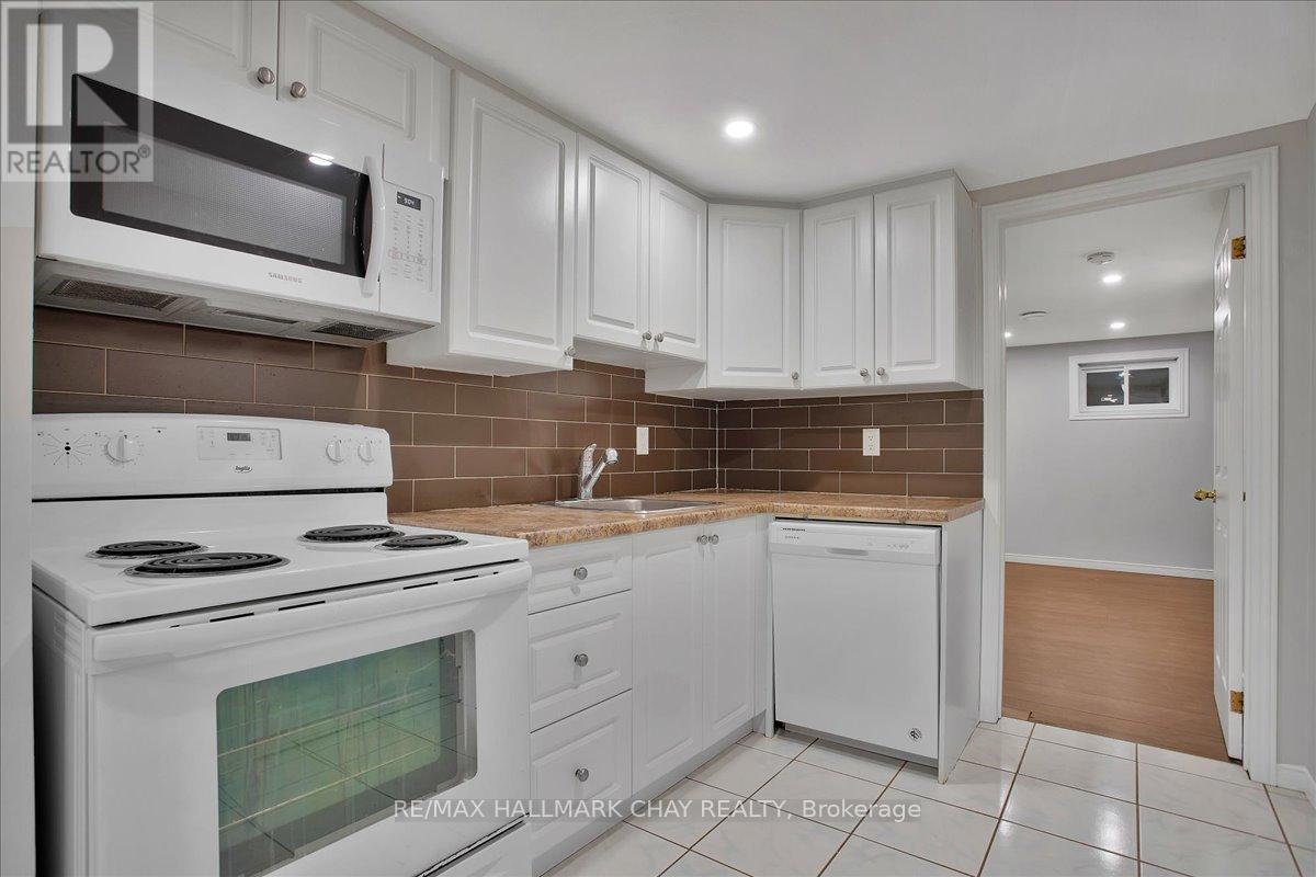 B - 42 Daphne Crescent, Barrie, Ontario  L4M 2Y8 - Photo 2 - S12871162