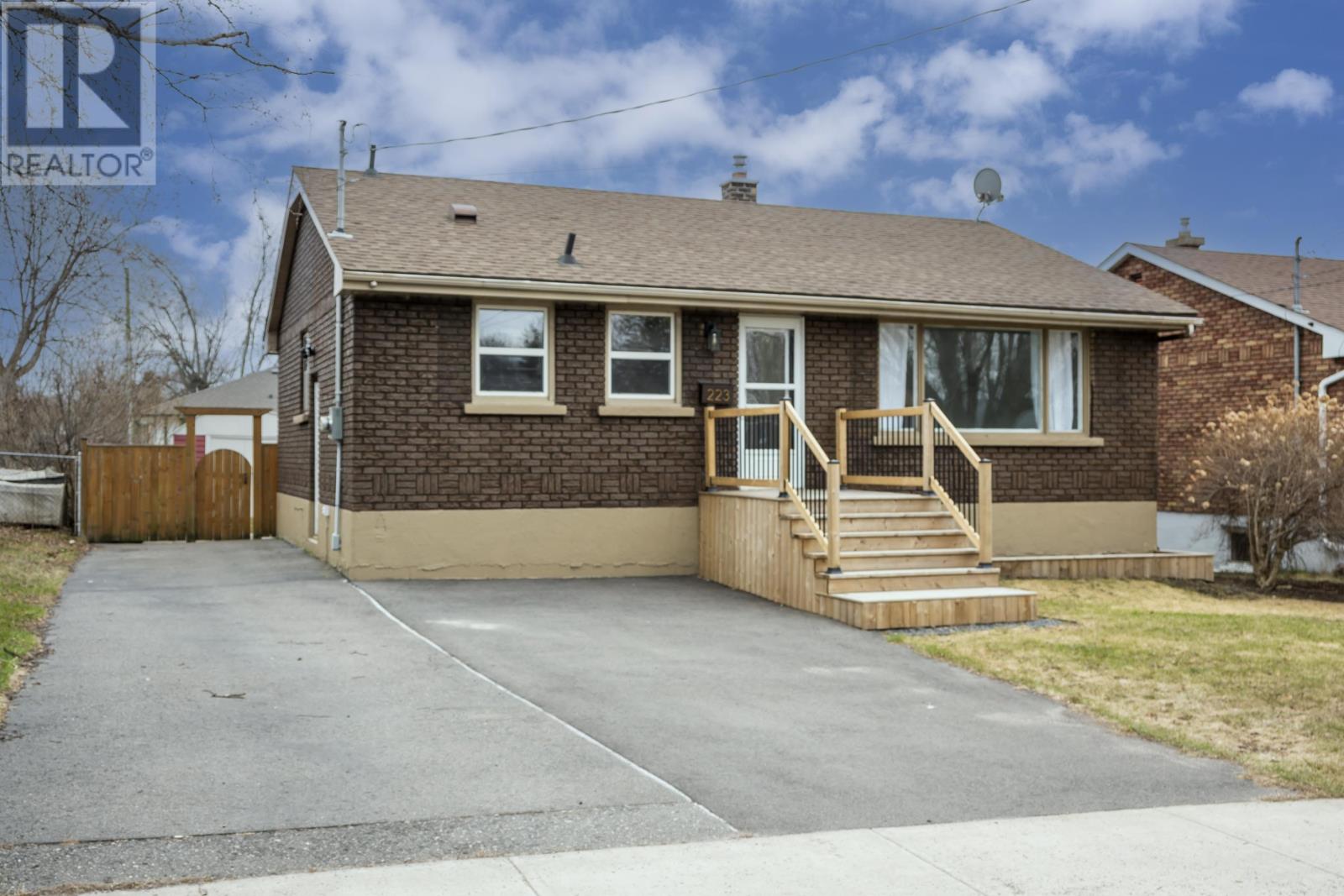 223 Rockwood Ave, Thunder Bay, Ontario  P7B 4K5 - Photo 1 - TB2600991