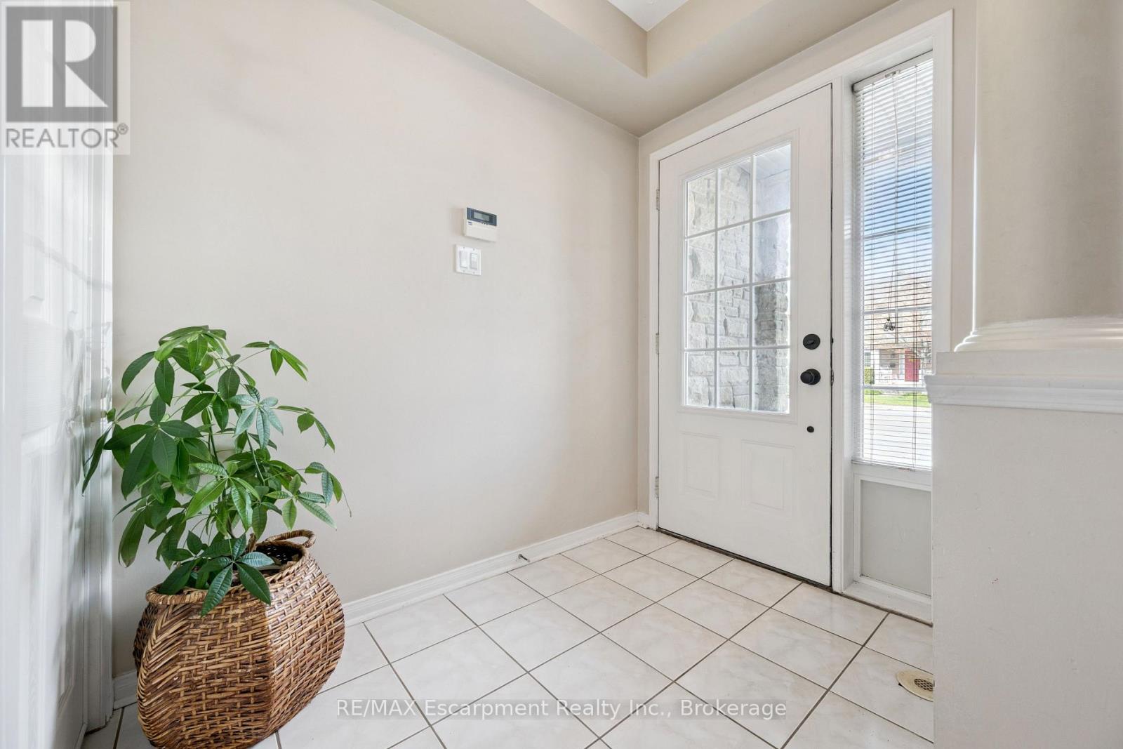 5360 Dryden Avenue, Burlington, Ontario  L7L 6Y7 - Photo 4 - W13115506
