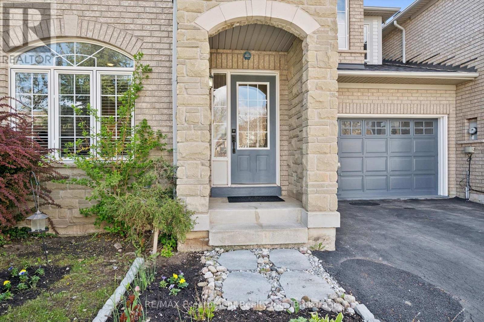 5360 Dryden Avenue, Burlington, Ontario  L7L 6Y7 - Photo 3 - W13115506