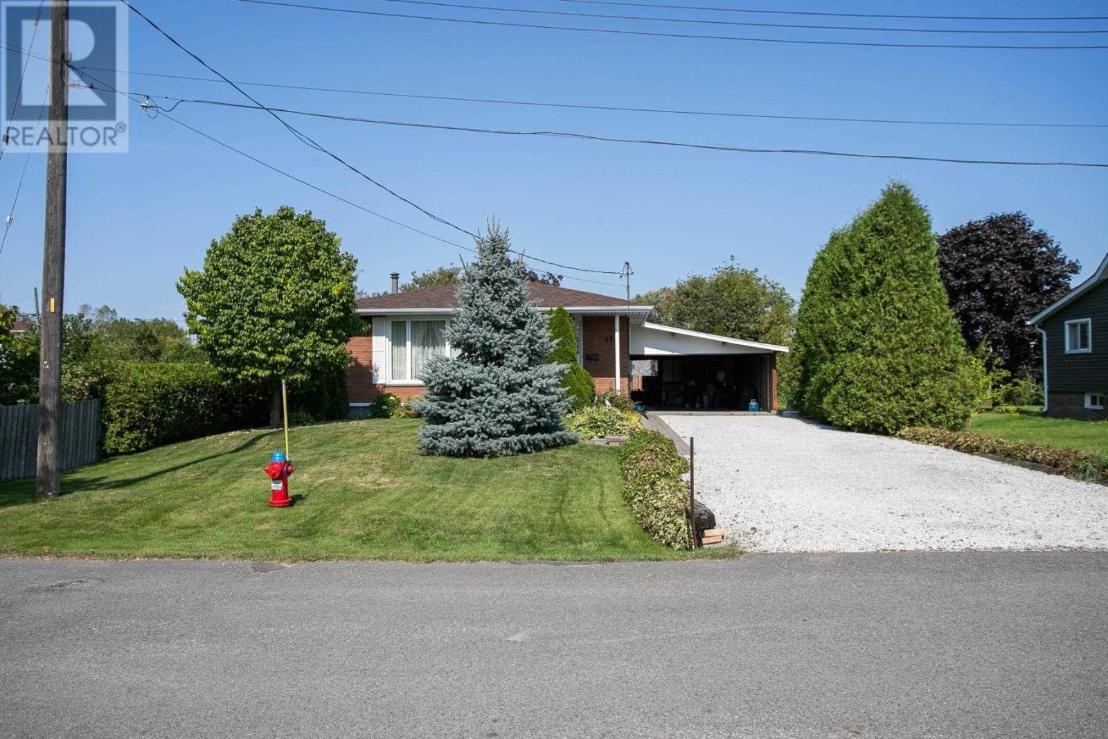 114 Patricia Ave, Sault Ste. Marie, Ontario  P6C 2A4 - Photo 2 - SM260971