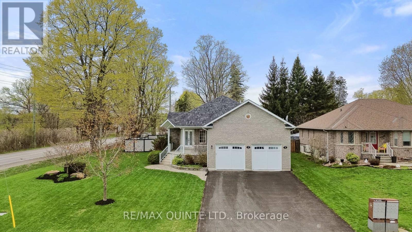 2 APPLECREST LANE, Quinte West, Ontario