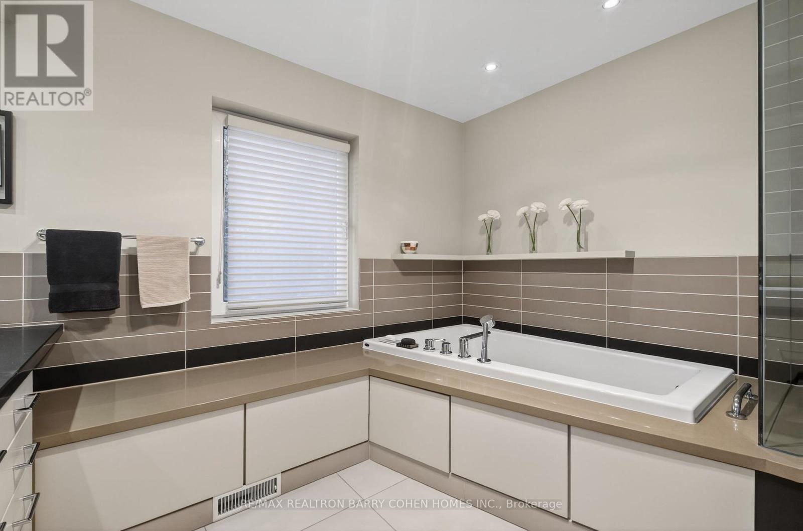 80 Donwoods Drive, Toronto, Ontario  M4N 2G5 - Photo 24 - C13115516