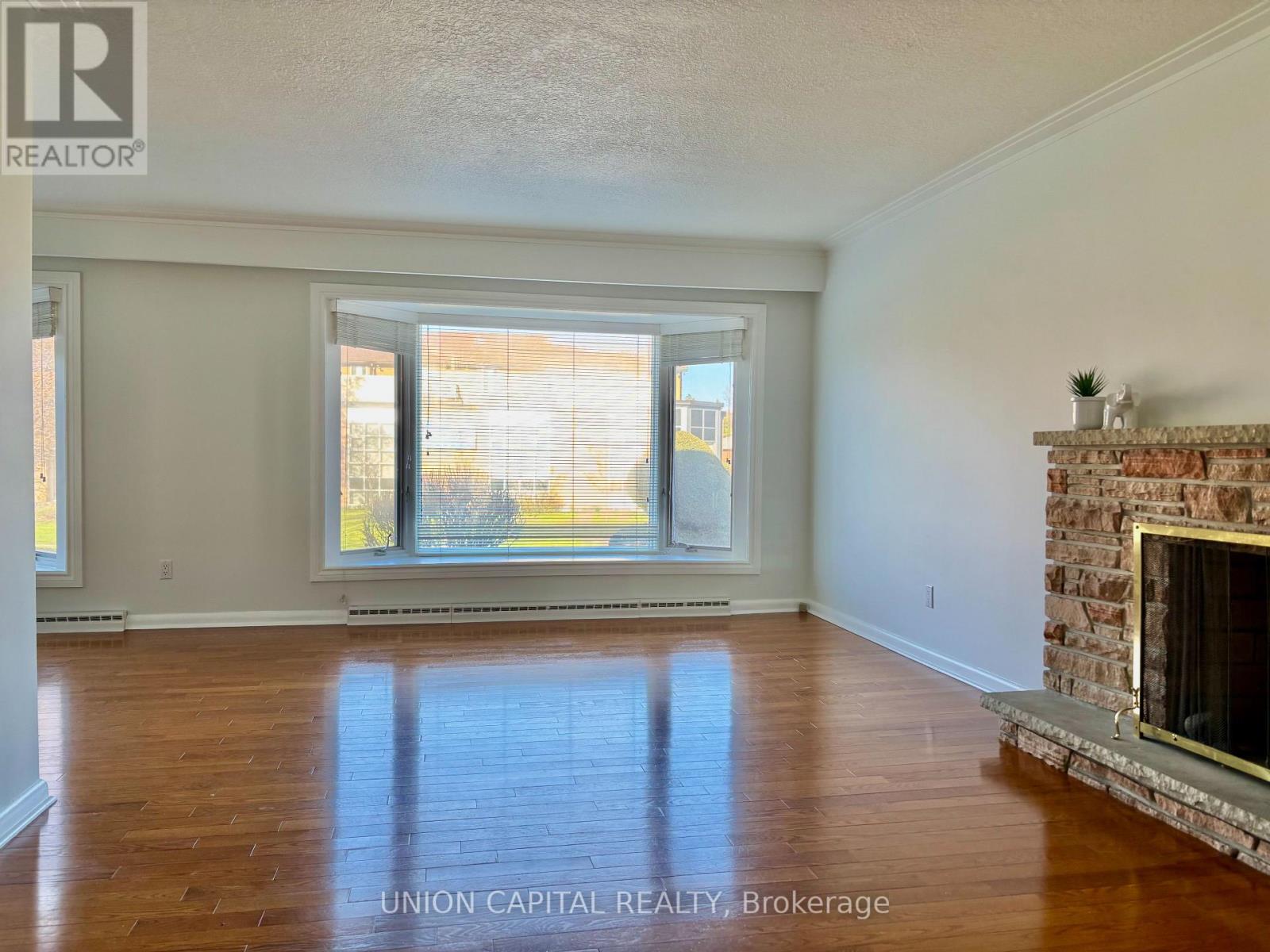 6 Gretna Avenue, Toronto, Ontario  M4A 2H4 - Photo 4 - C13115532