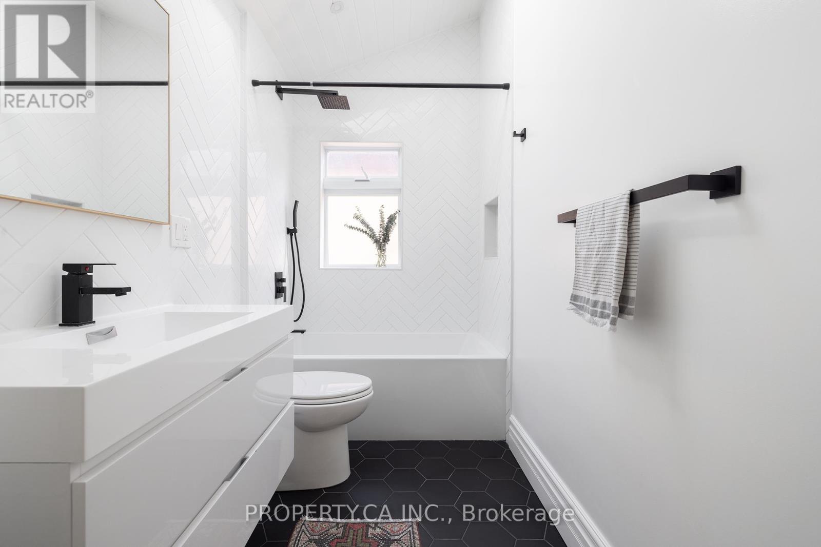 89 Greensides Avenue E, Toronto, Ontario  M6G 3P8 - Photo 11 - C13115538