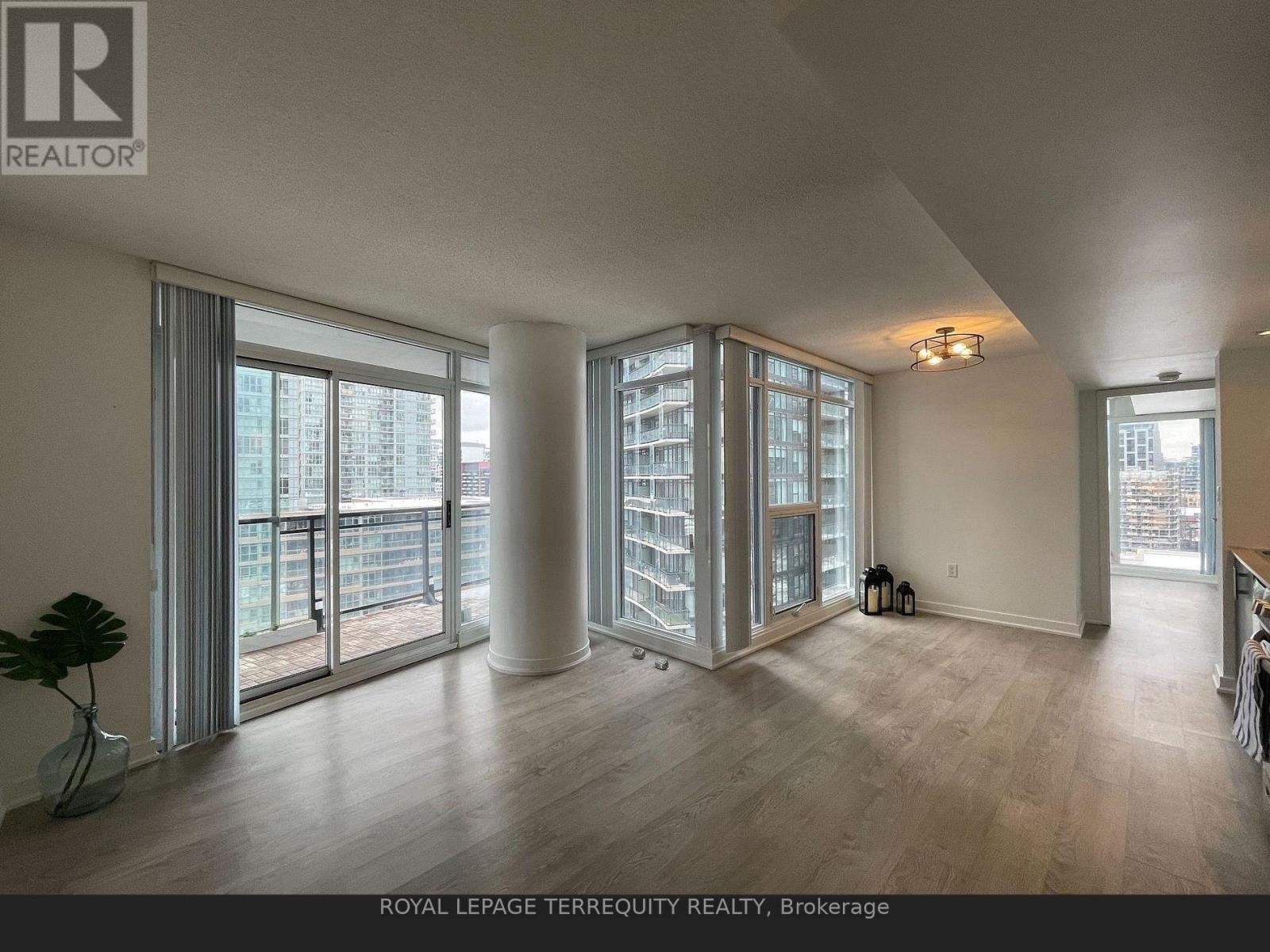 1009 - 8 Telegram Mews, Toronto, Ontario  M5V 3Z5 - Photo 3 - C13115618