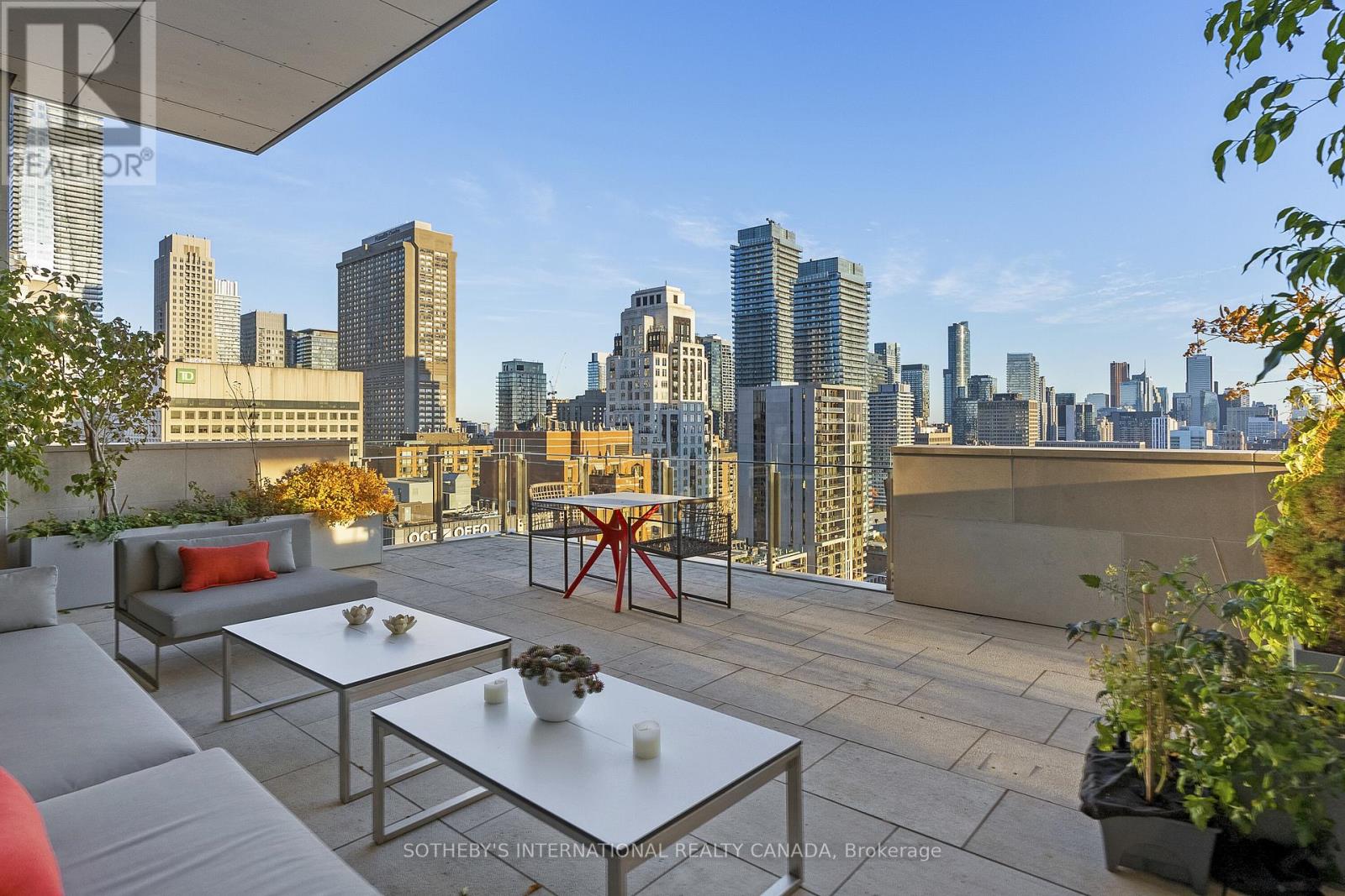 1700 - 155 Cumberland Street, Toronto, Ontario  M5R 1A2 - Photo 2 - C13115642