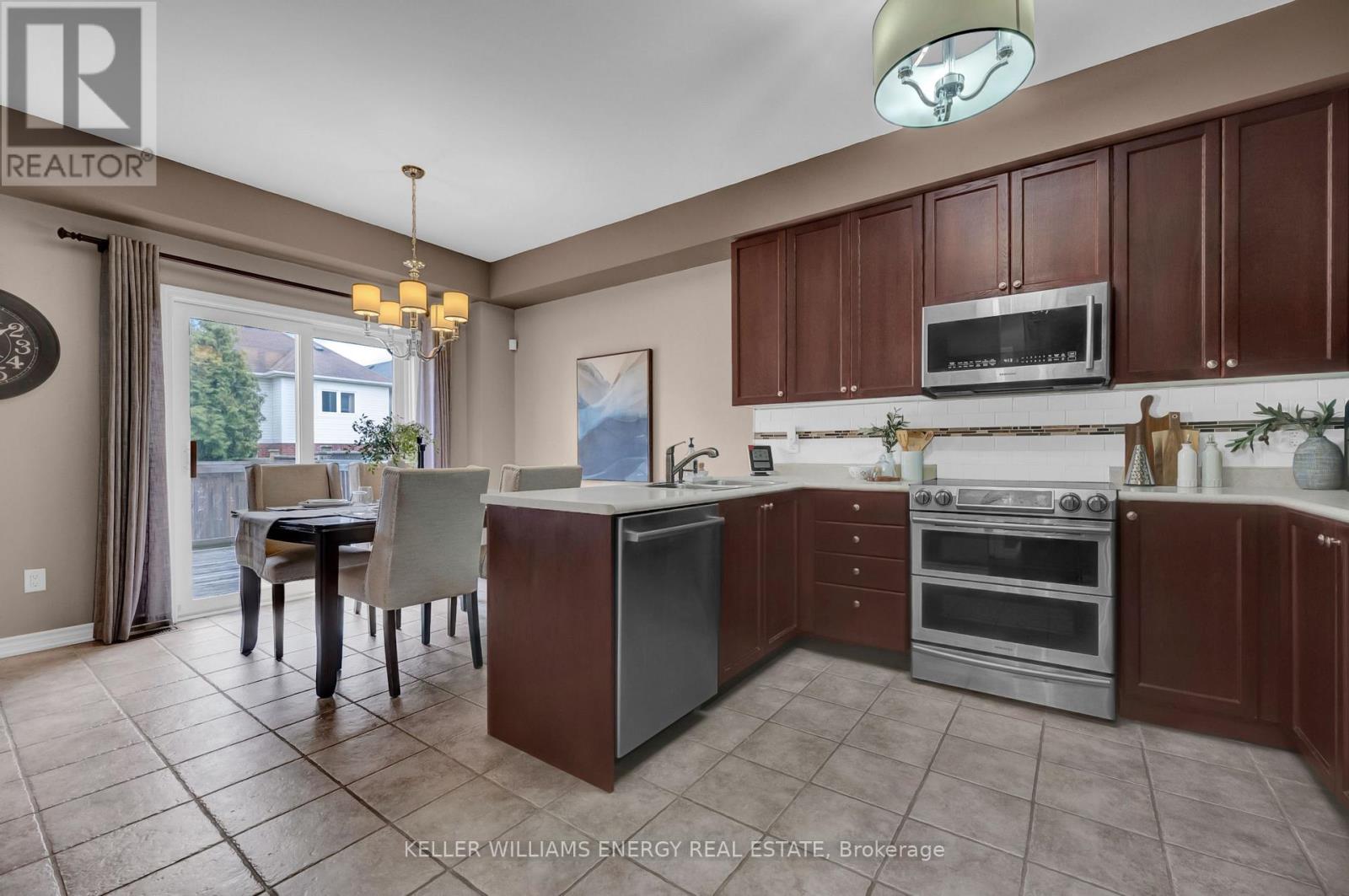 1307 Macinally Court, Oshawa, Ontario  L1K 0B6 - Photo 8 - E13115686