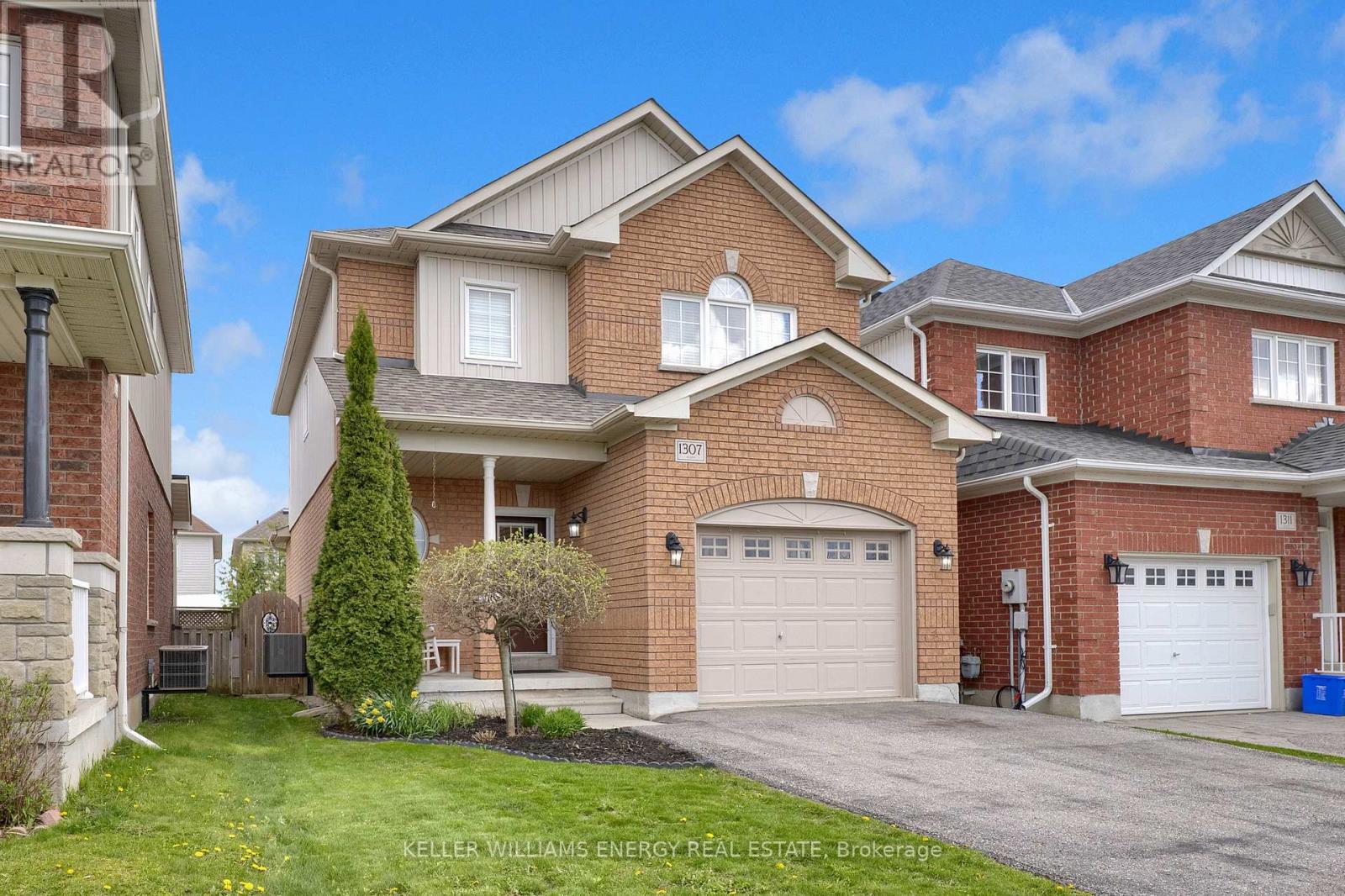 1307 Macinally Court, Oshawa, Ontario  L1K 0B6 - Photo 4 - E13115686