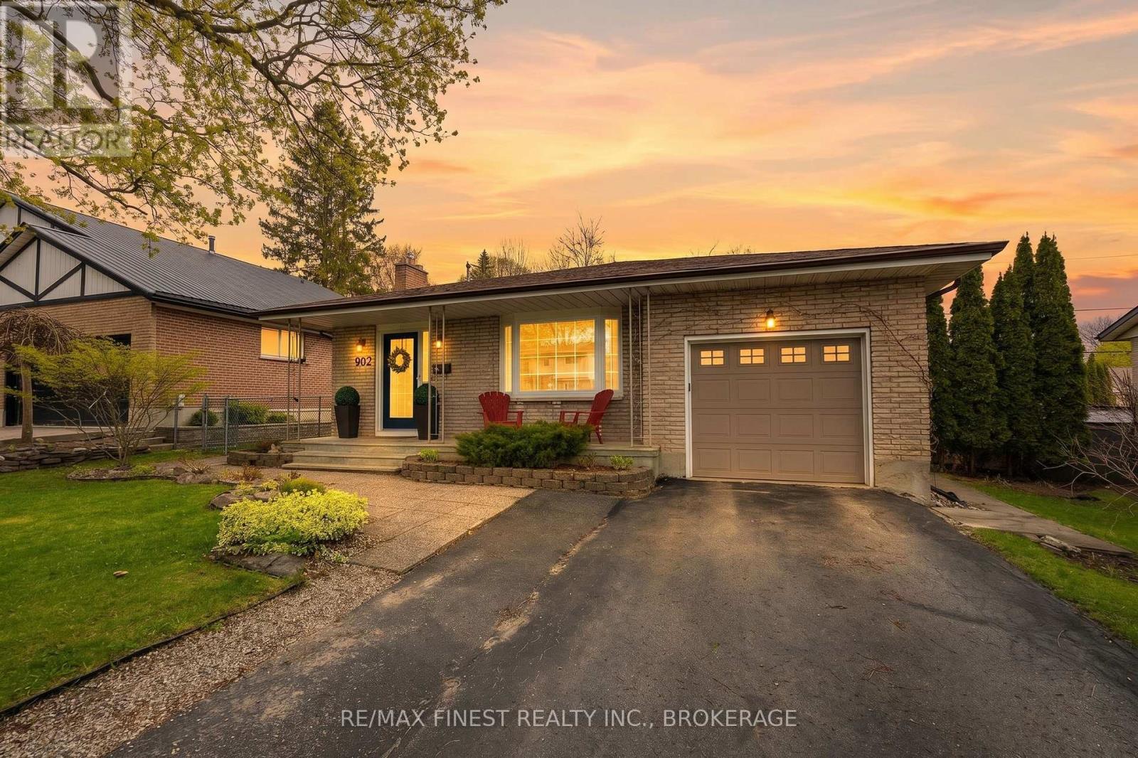 902 PEMBRIDGE CRESCENT, Kingston, Ontario