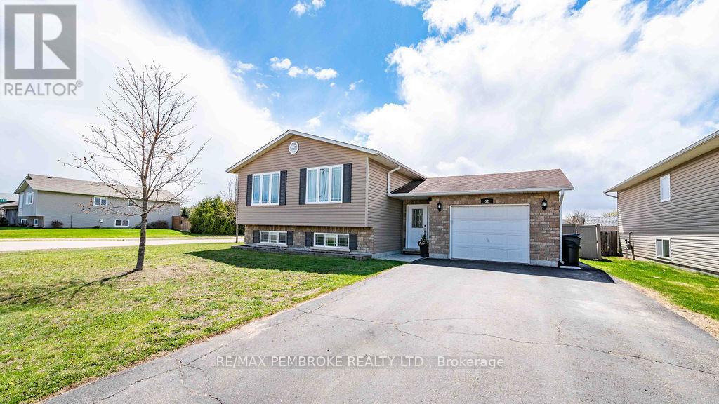 52 HIGHLAND PARK DRIVE, Petawawa, Ontario