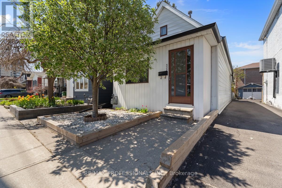 328 DONLANDS AVENUE, Toronto, Ontario