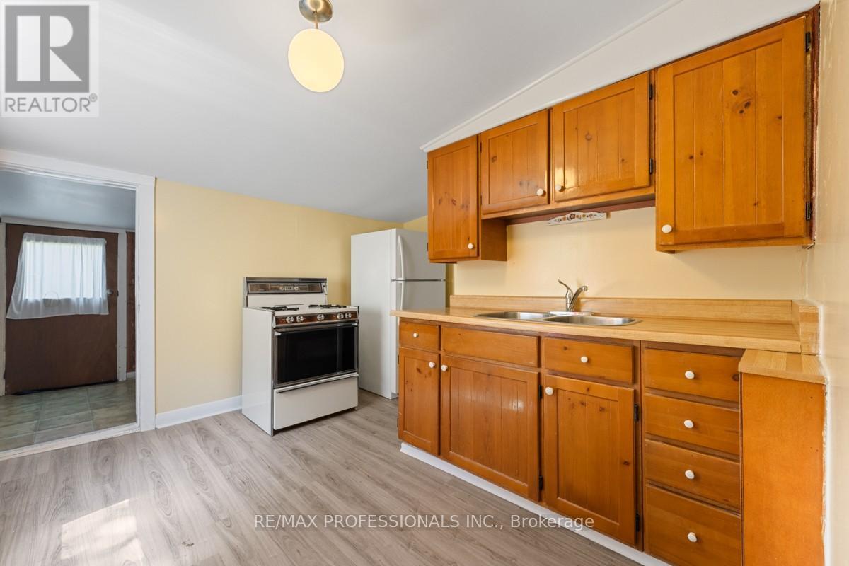 328 Donlands Avenue, Toronto, Ontario  M4J 3R9 - Photo 10 - E13115588