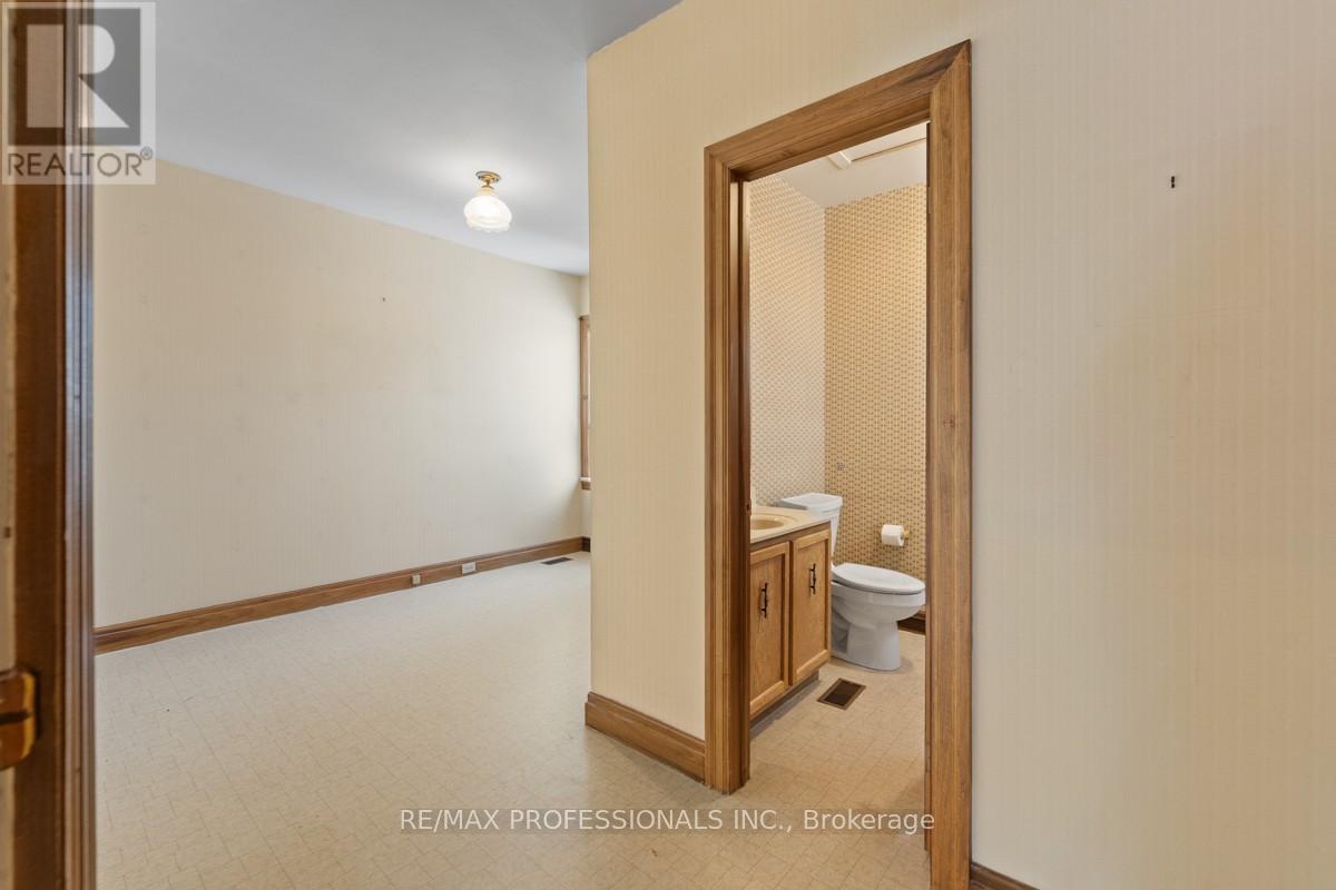 328 Donlands Avenue, Toronto, Ontario  M4J 3R9 - Photo 12 - E13115588