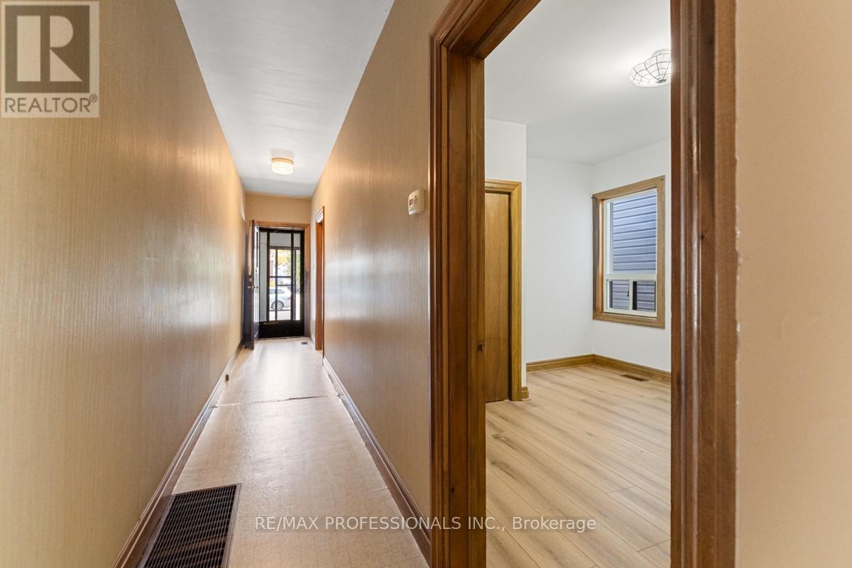 328 Donlands Avenue, Toronto, Ontario  M4J 3R9 - Photo 14 - E13115588