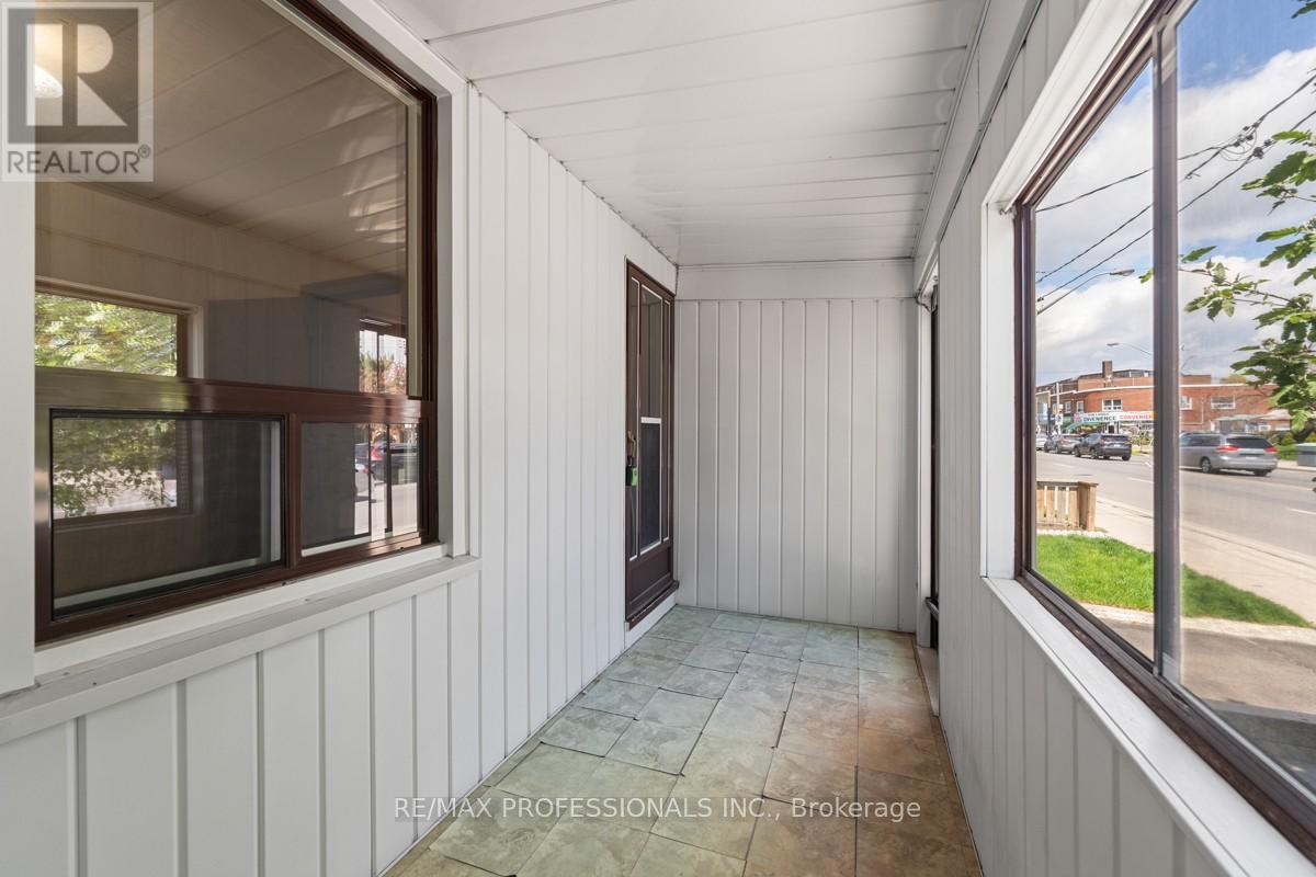 328 Donlands Avenue, Toronto, Ontario  M4J 3R9 - Photo 2 - E13115588