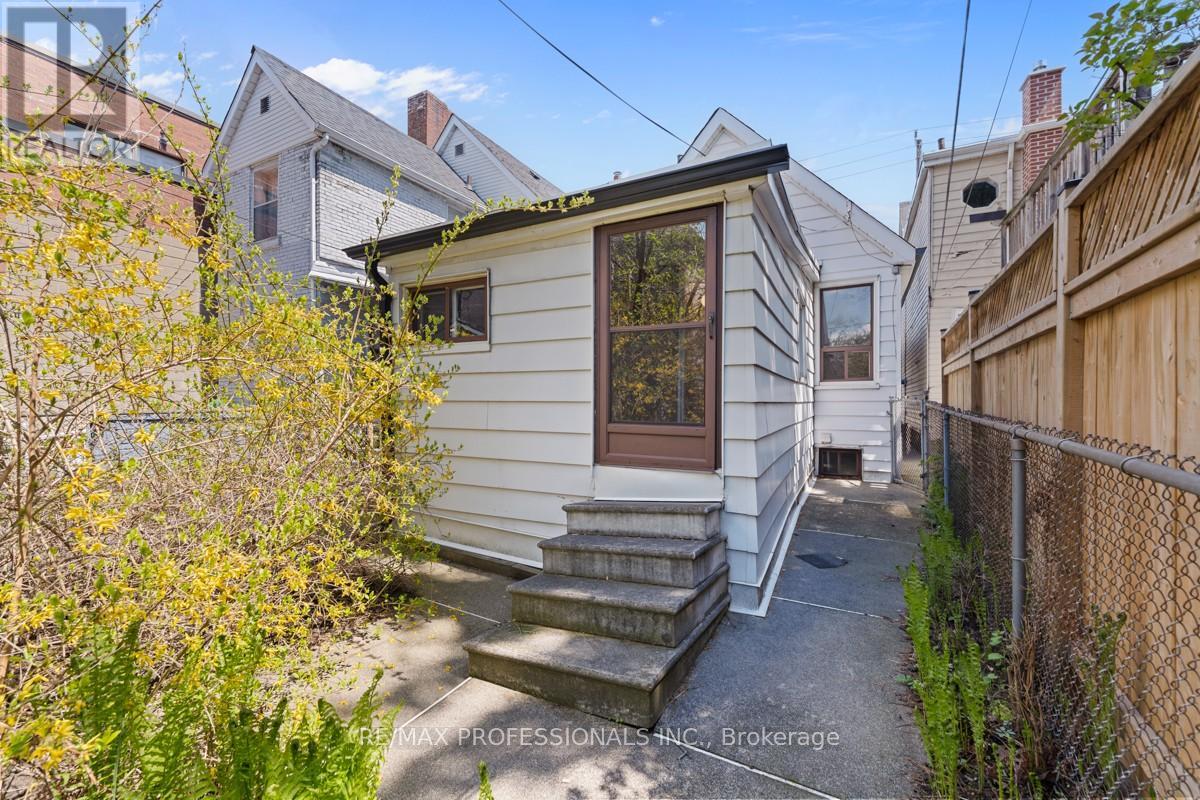 328 Donlands Avenue, Toronto, Ontario  M4J 3R9 - Photo 21 - E13115588