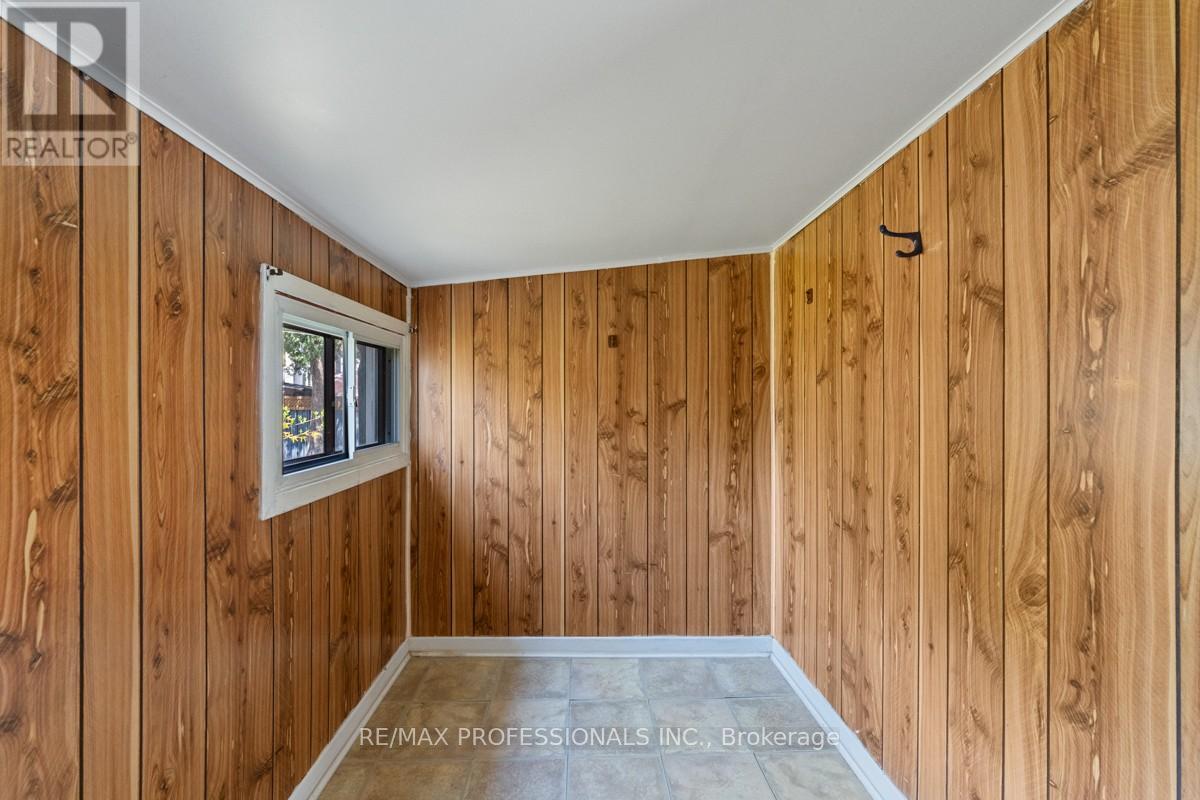 328 Donlands Avenue, Toronto, Ontario  M4J 3R9 - Photo 6 - E13115588