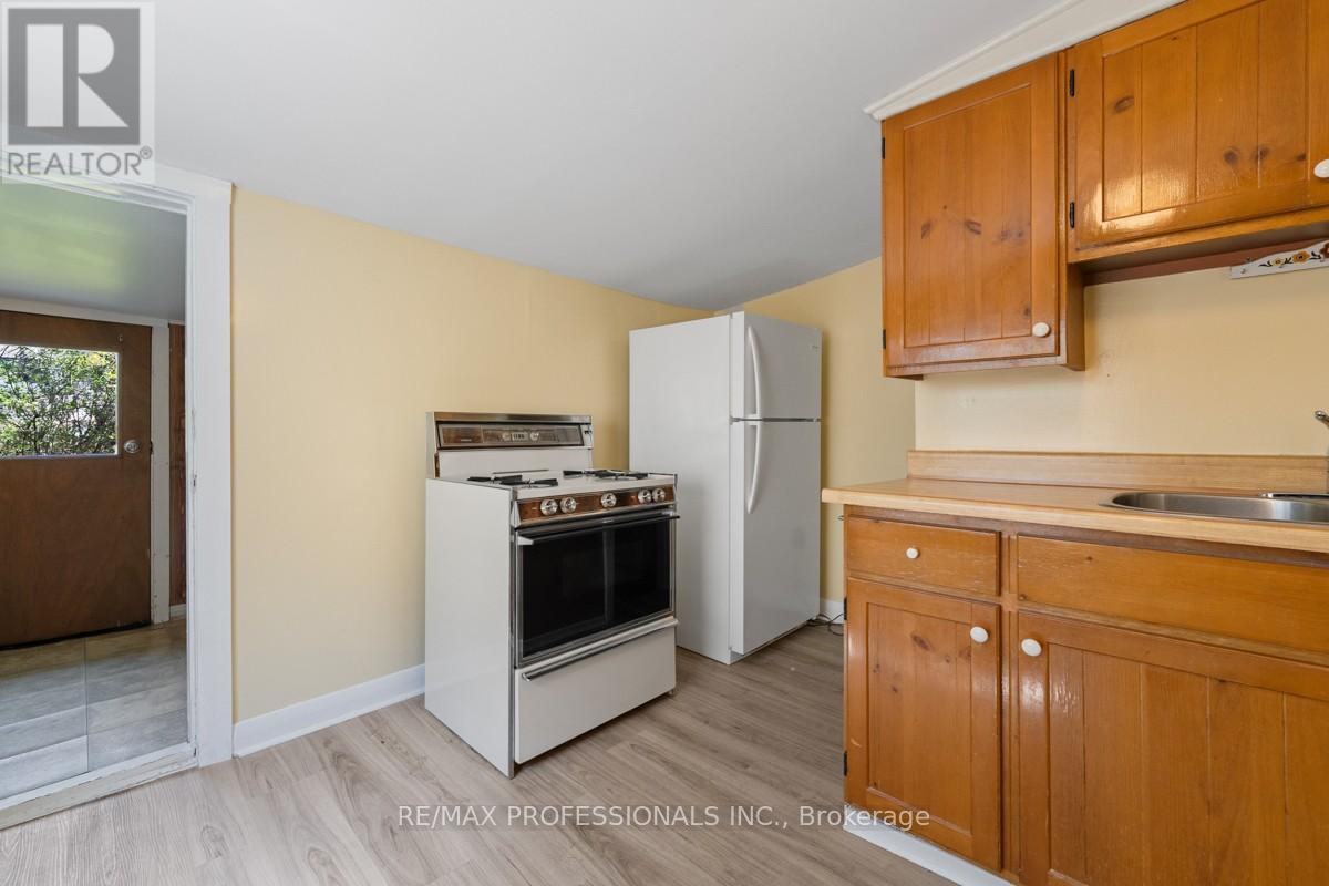 328 Donlands Avenue, Toronto, Ontario  M4J 3R9 - Photo 9 - E13115588