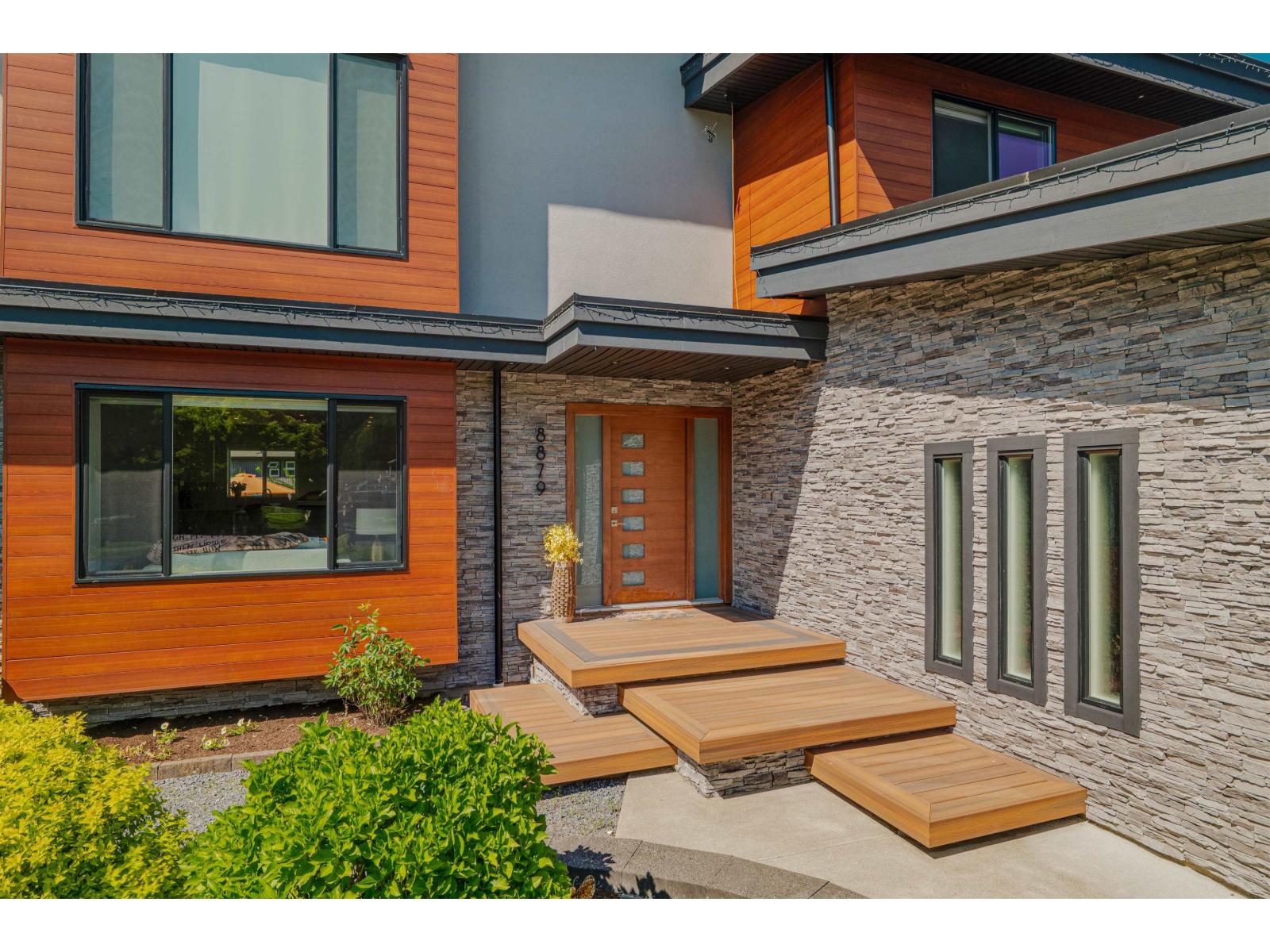 8879 204b Street, Langley, British Columbia  V1M 1A1 - Photo 2 - R3121878