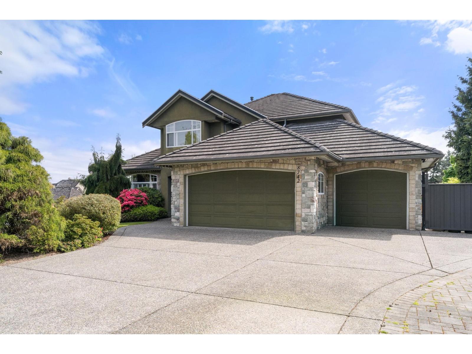 8742 166 Street, Surrey, British Columbia  V4N 5B2 - Photo 2 - R3121816