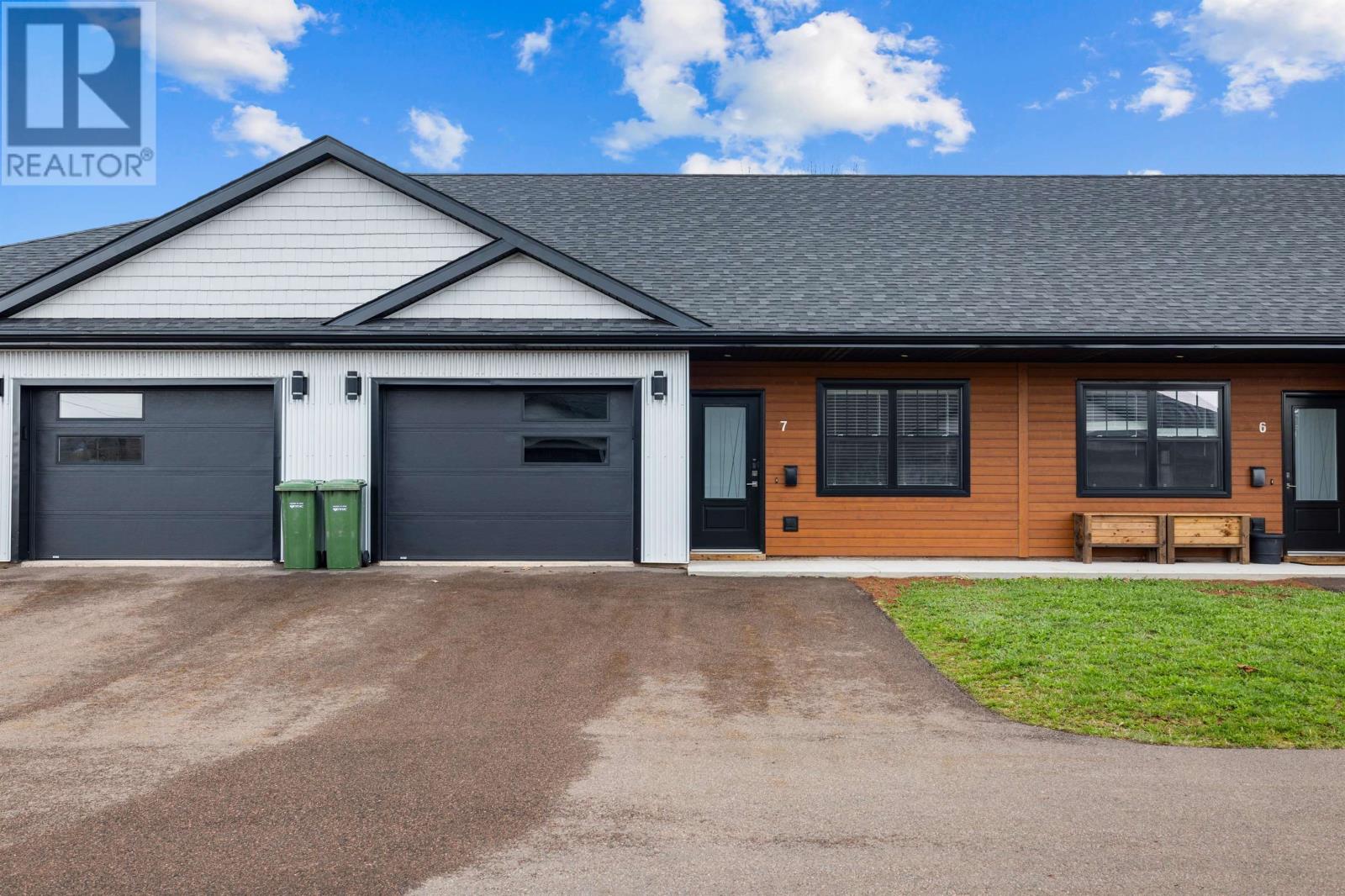 7 19 Muttart Drive, Cornwall, Prince Edward Island  C0A 1H0 - Photo 1 - 202610531