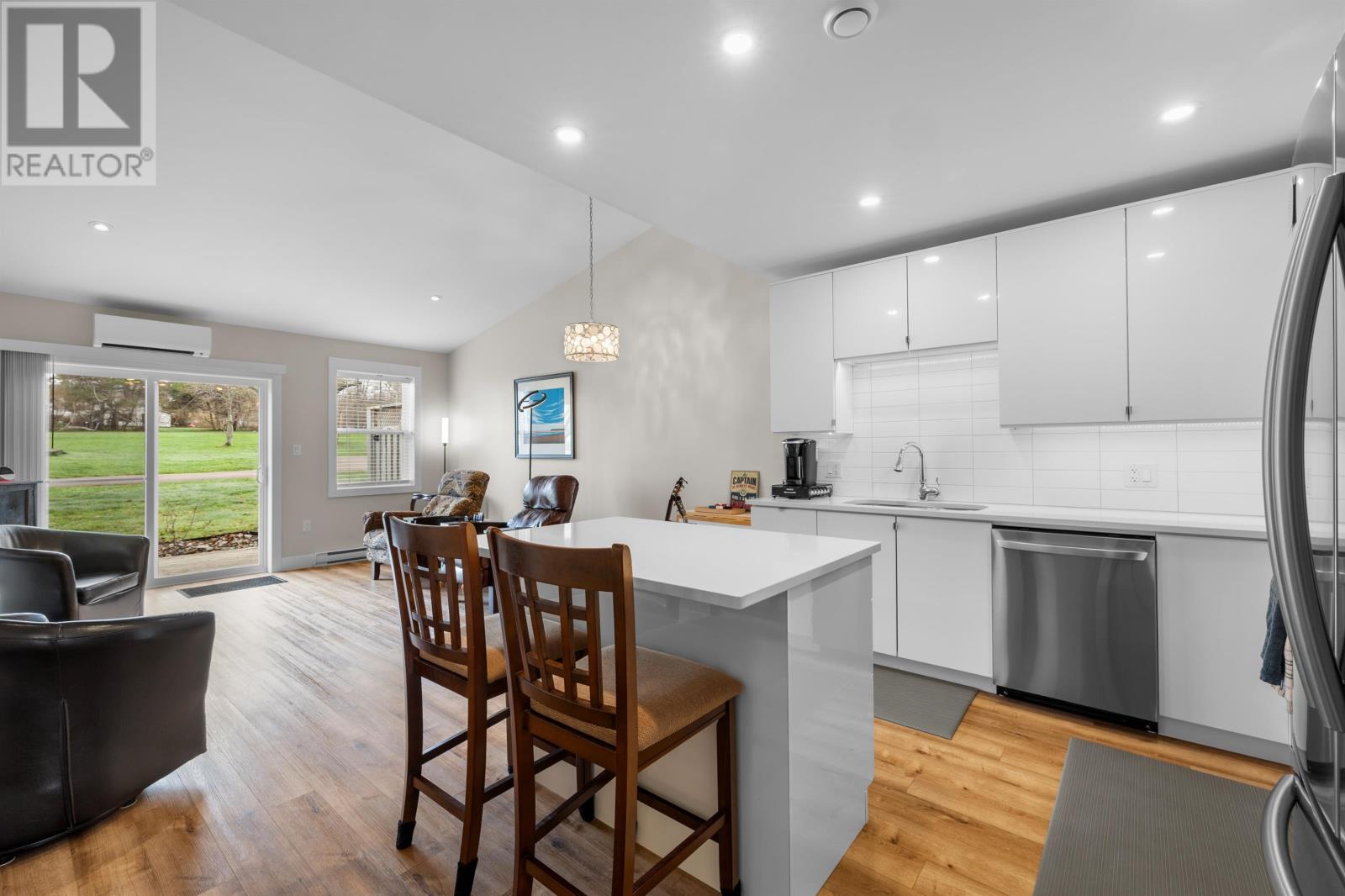 7 19 Muttart Drive, Cornwall, Prince Edward Island  C0A 1H0 - Photo 6 - 202610531