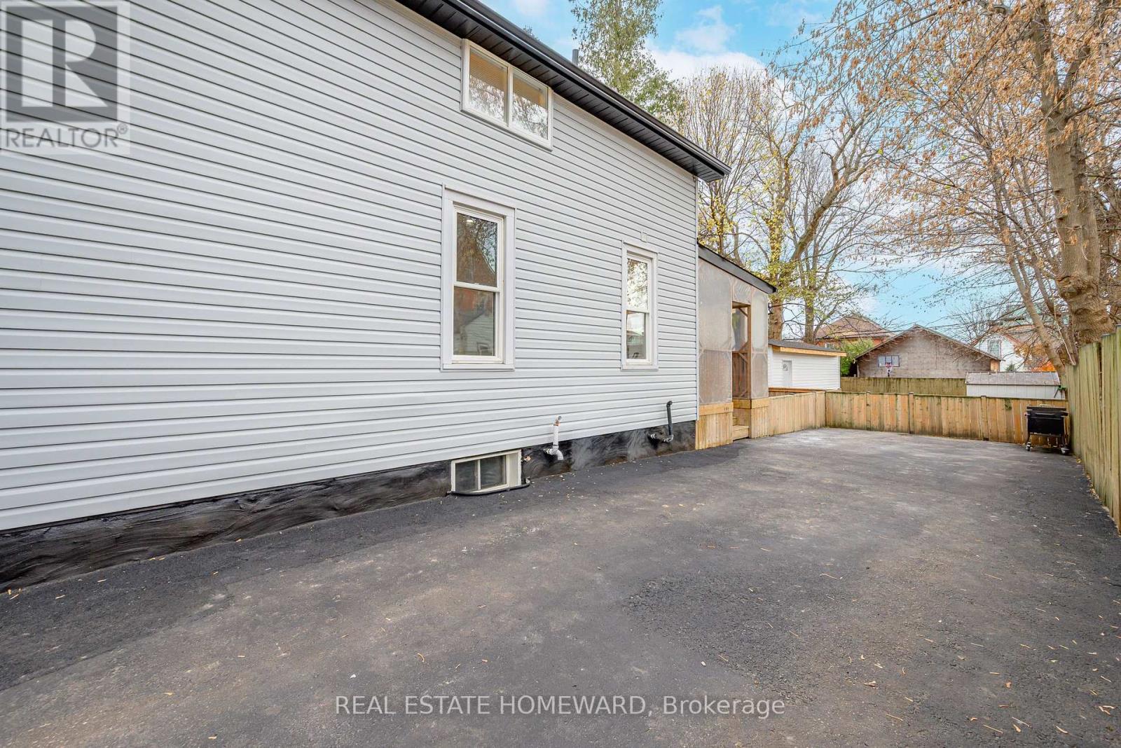 93 Agnes Street, Oshawa, Ontario  L1G 1V3 - Photo 5 - E13110838