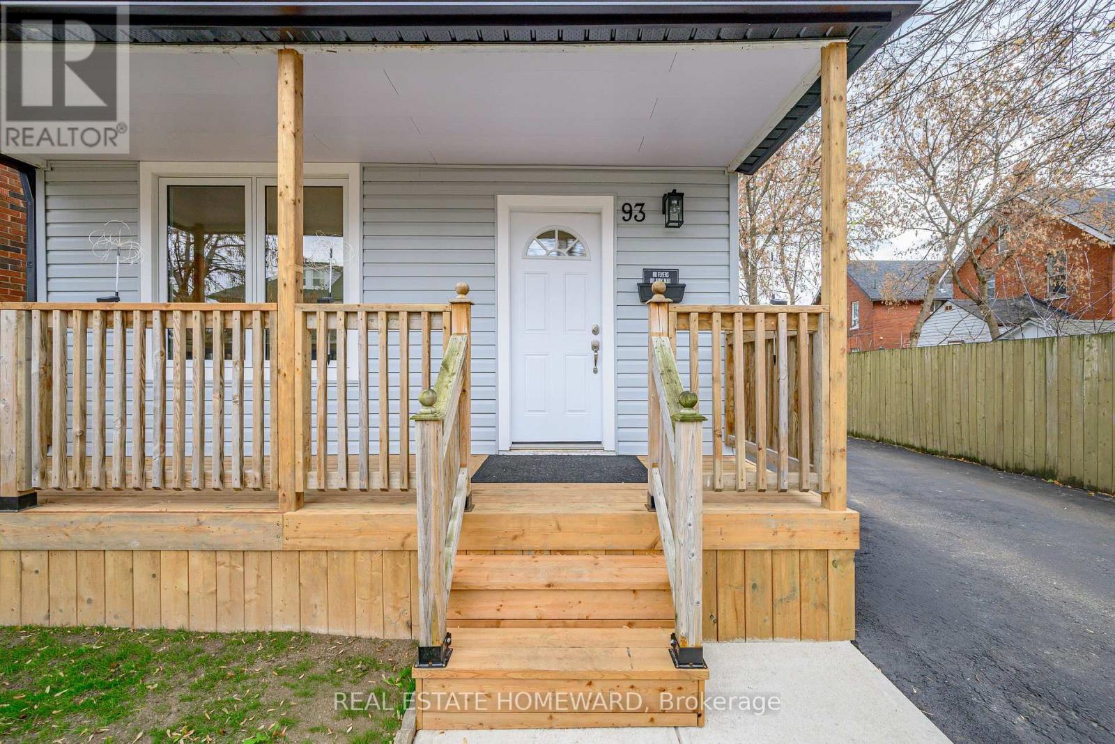 93 Agnes Street, Oshawa, Ontario  L1G 1V3 - Photo 4 - E13110838