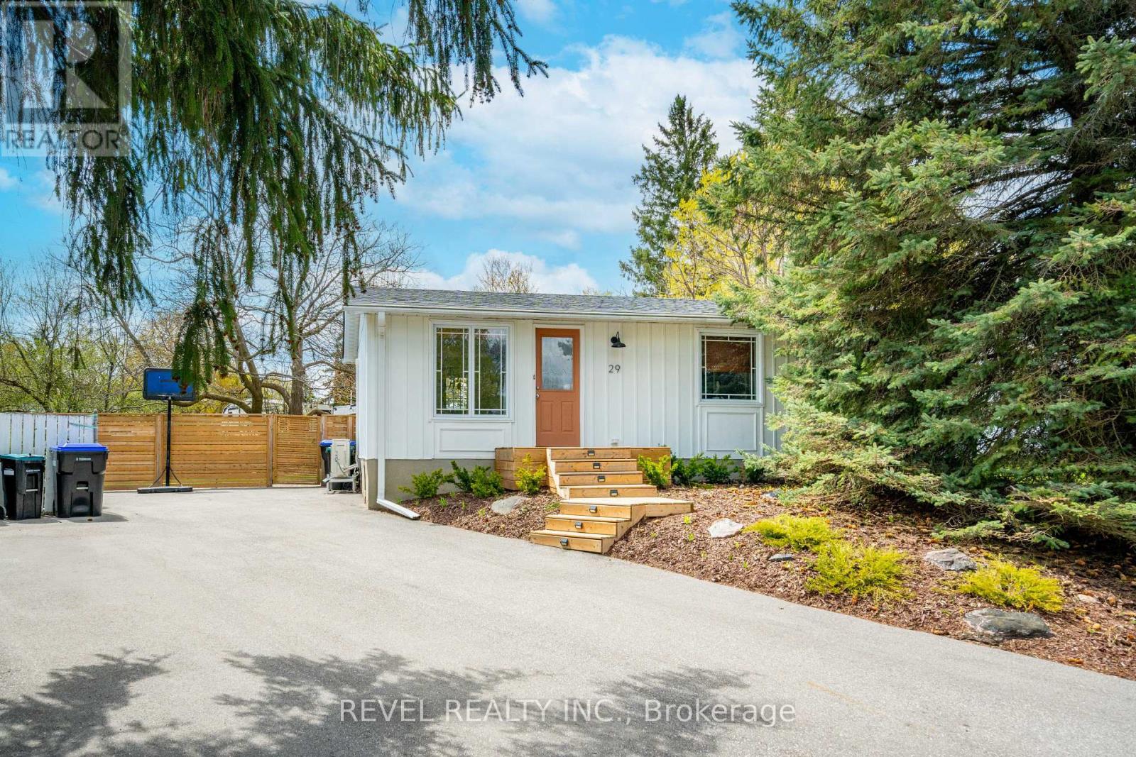 29 Greenaway Street, New Tecumseth (Tottenham), Ontario  L0G 1W0 - Photo 1 - N13115384