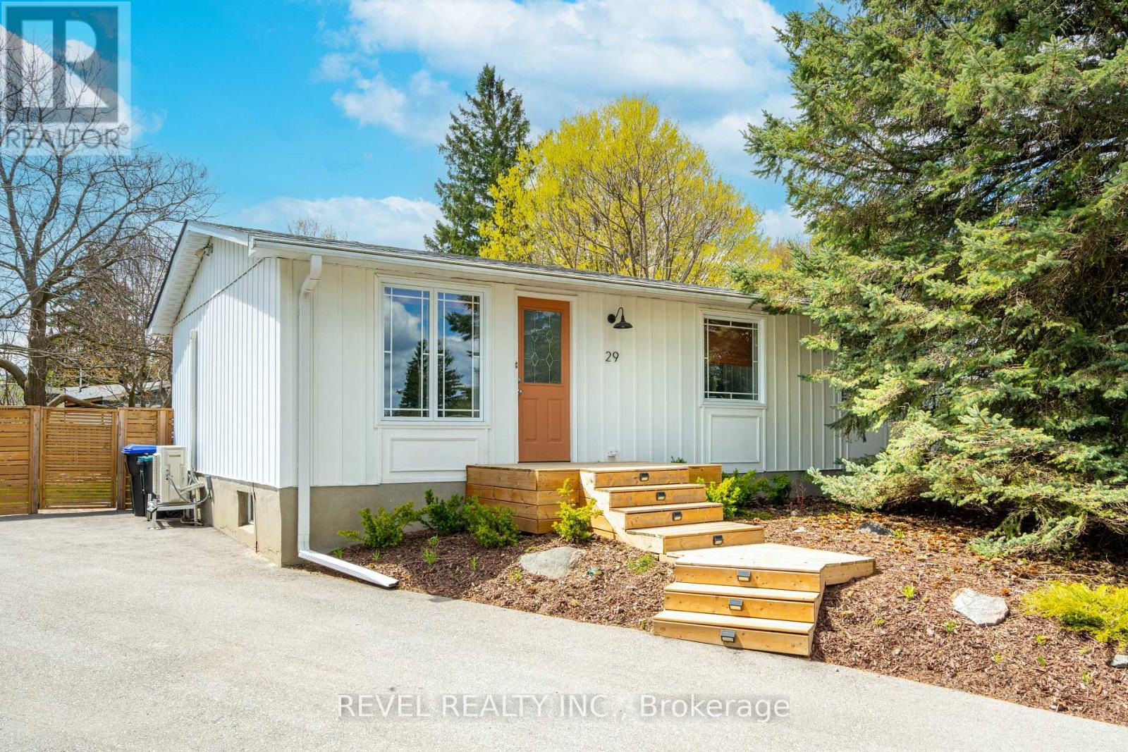 29 Greenaway Street, New Tecumseth (Tottenham), Ontario  L0G 1W0 - Photo 2 - N13115384