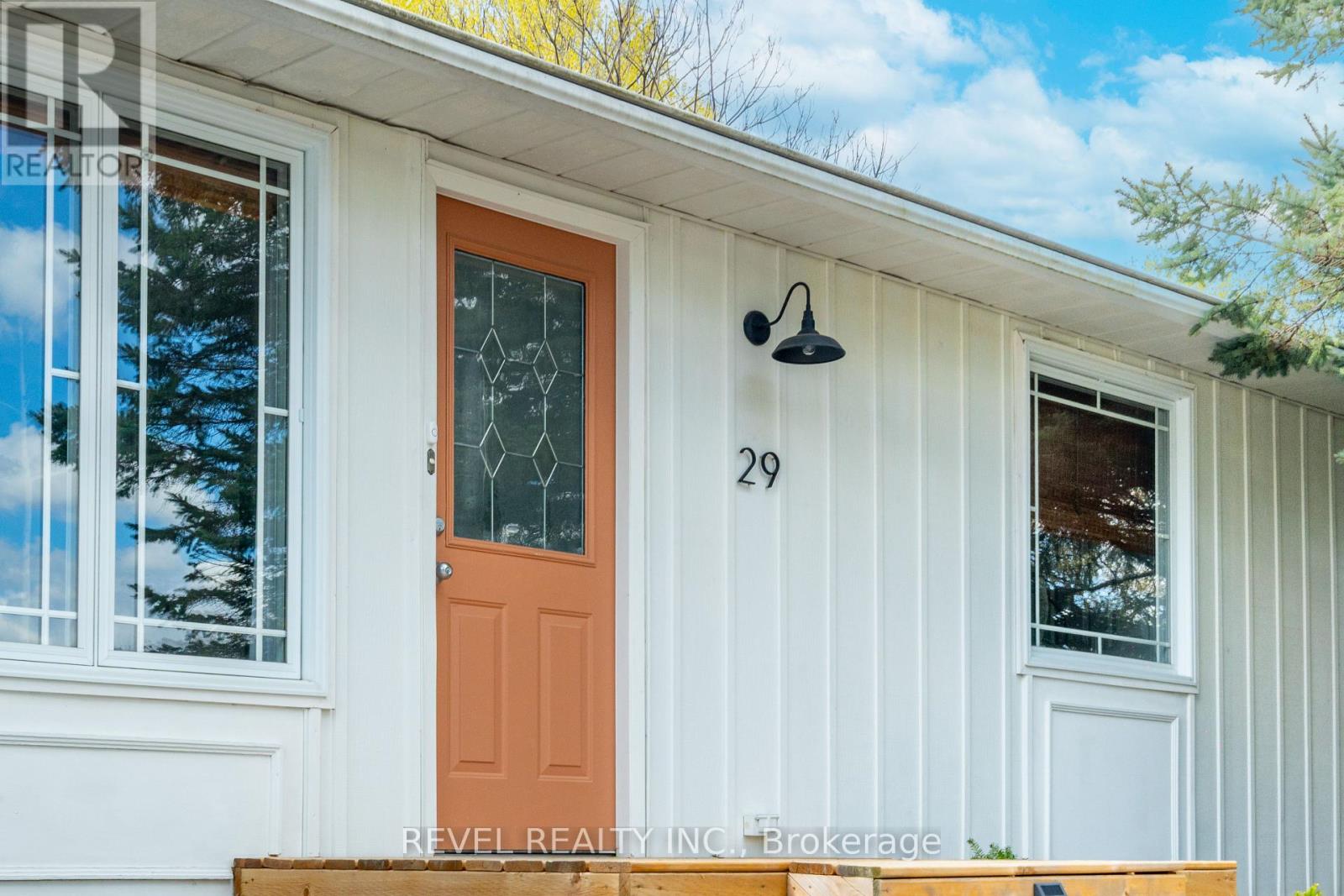 29 Greenaway Street, New Tecumseth (Tottenham), Ontario  L0G 1W0 - Photo 3 - N13115384