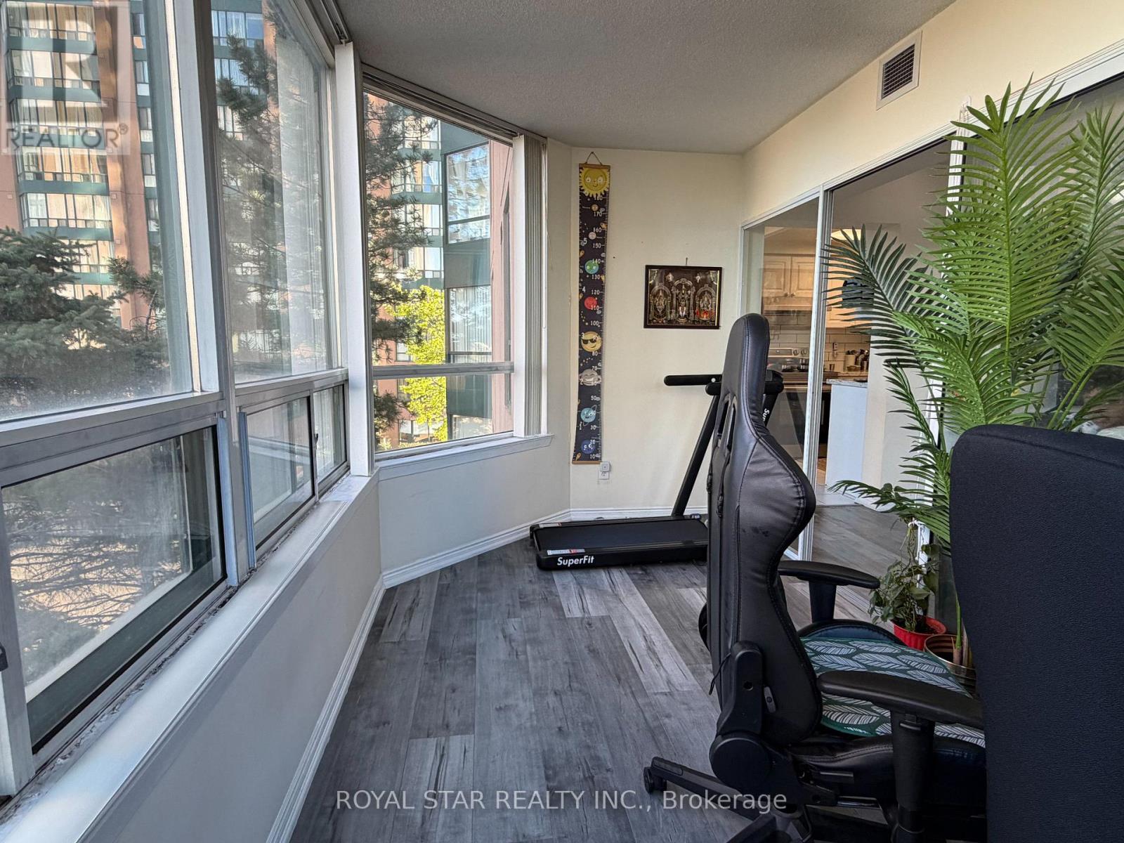 303 - 135 Hillcrest Avenue, Mississauga, Ontario  L5B 4B1 - Photo 17 - W13108568