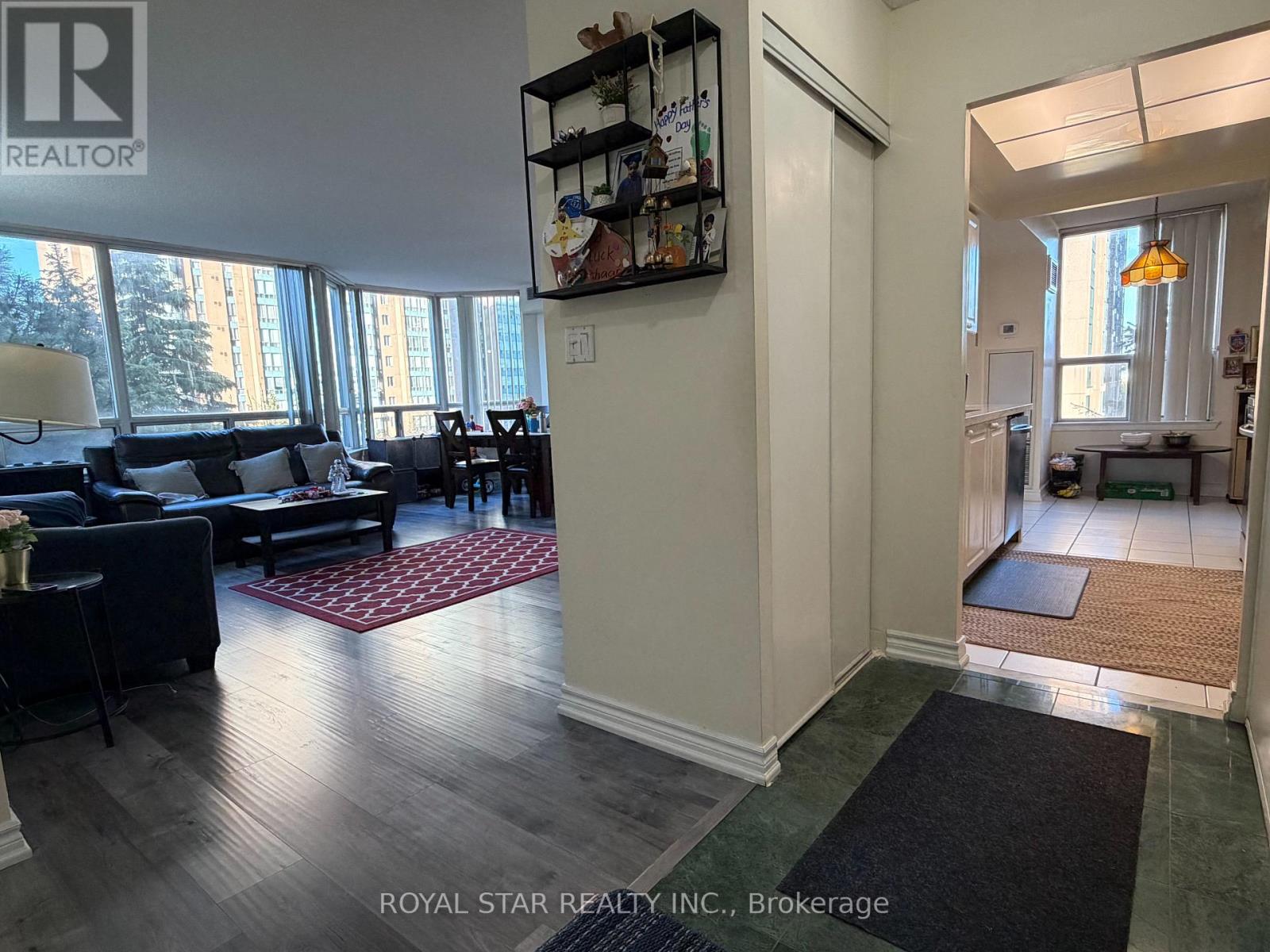 303 - 135 Hillcrest Avenue, Mississauga, Ontario  L5B 4B1 - Photo 6 - W13108568