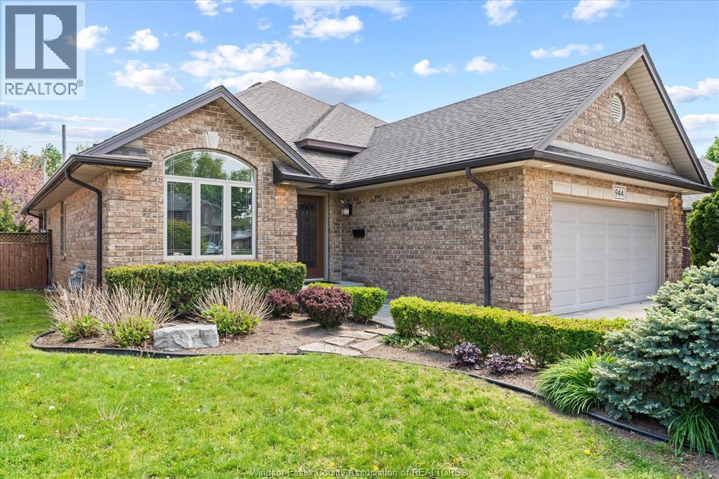 MLS# 26010866: 944 THOMPSON, Windsor, Canada