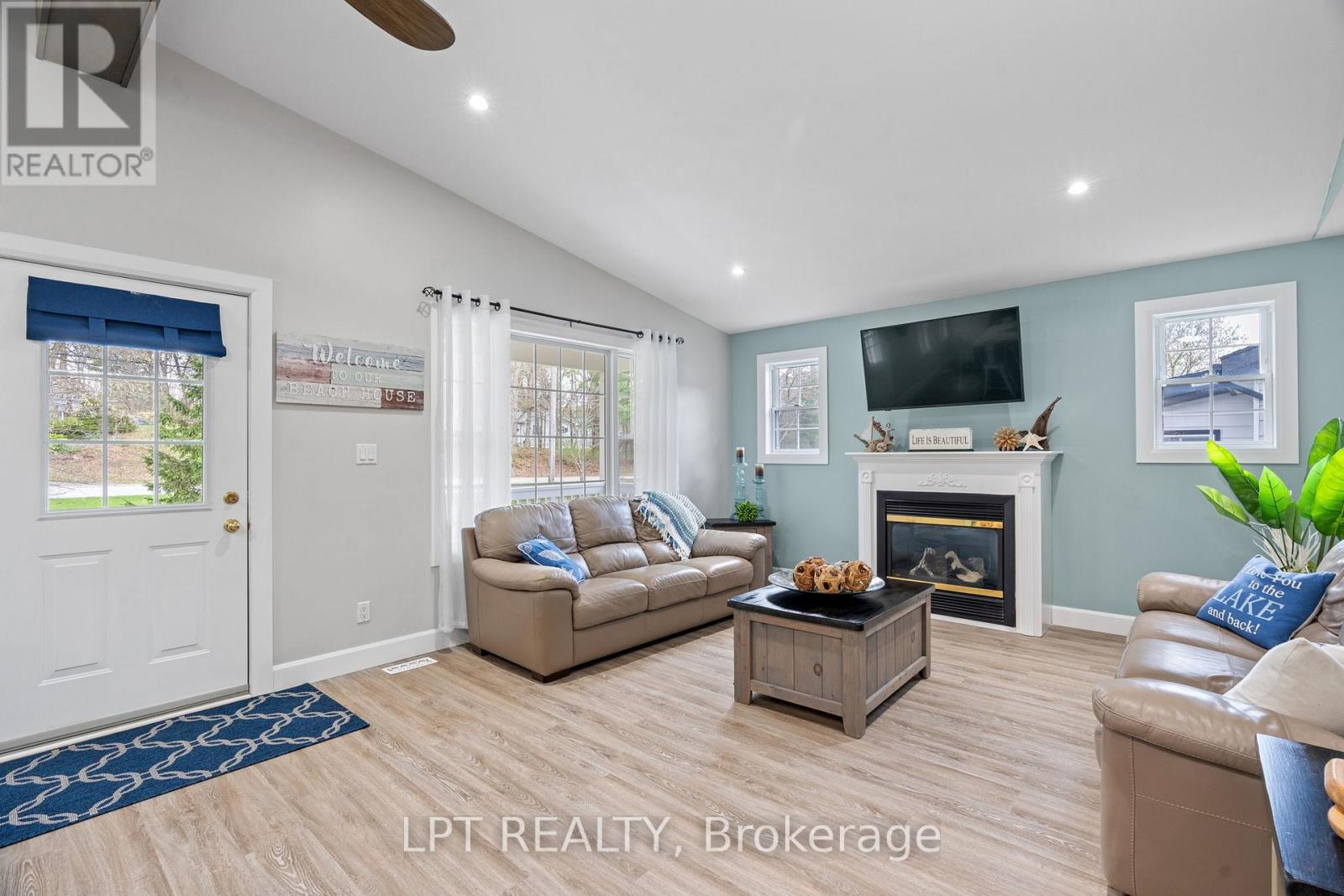 7652 Riverside Drive, Lambton Shores, Ontario  N0M 2L0 - Photo 14 - X12857372