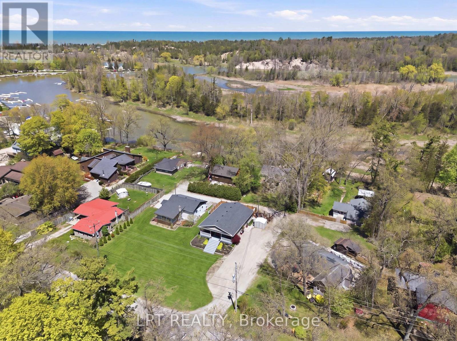 7652 Riverside Drive, Lambton Shores, Ontario  N0M 2L0 - Photo 47 - X12857372