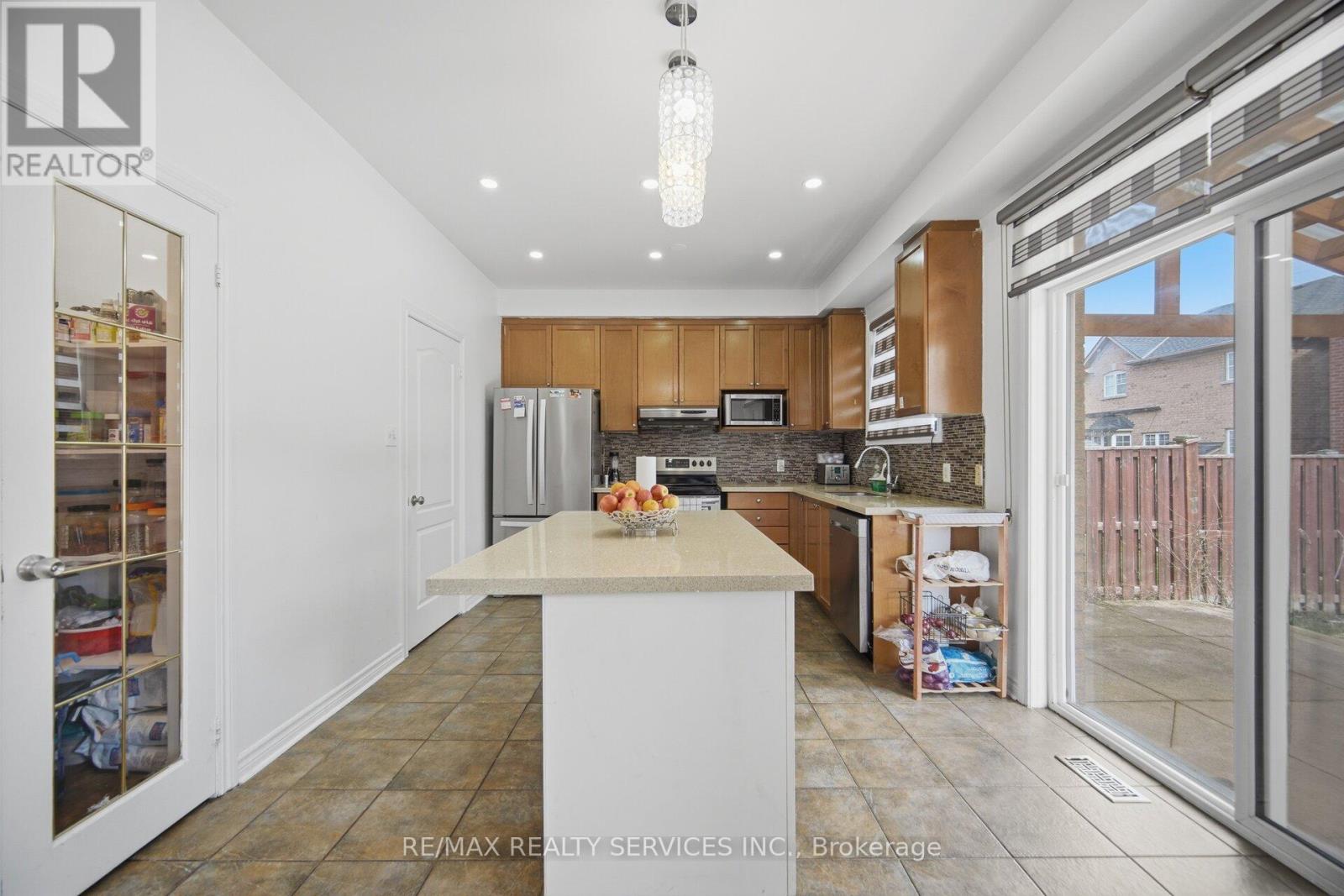 56 Iron Block Drive, Brampton, Ontario  L7A 0J1 - Photo 15 - W13115362