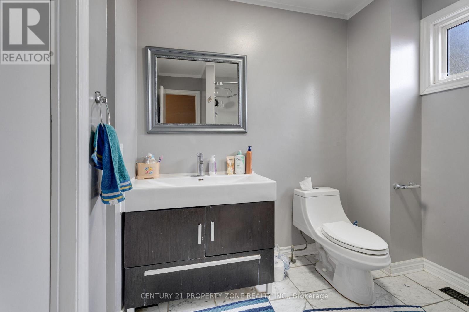 32 Lady Stewart Boulevard, Brampton, Ontario  L6S 3Y3 - Photo 4 - W13115368