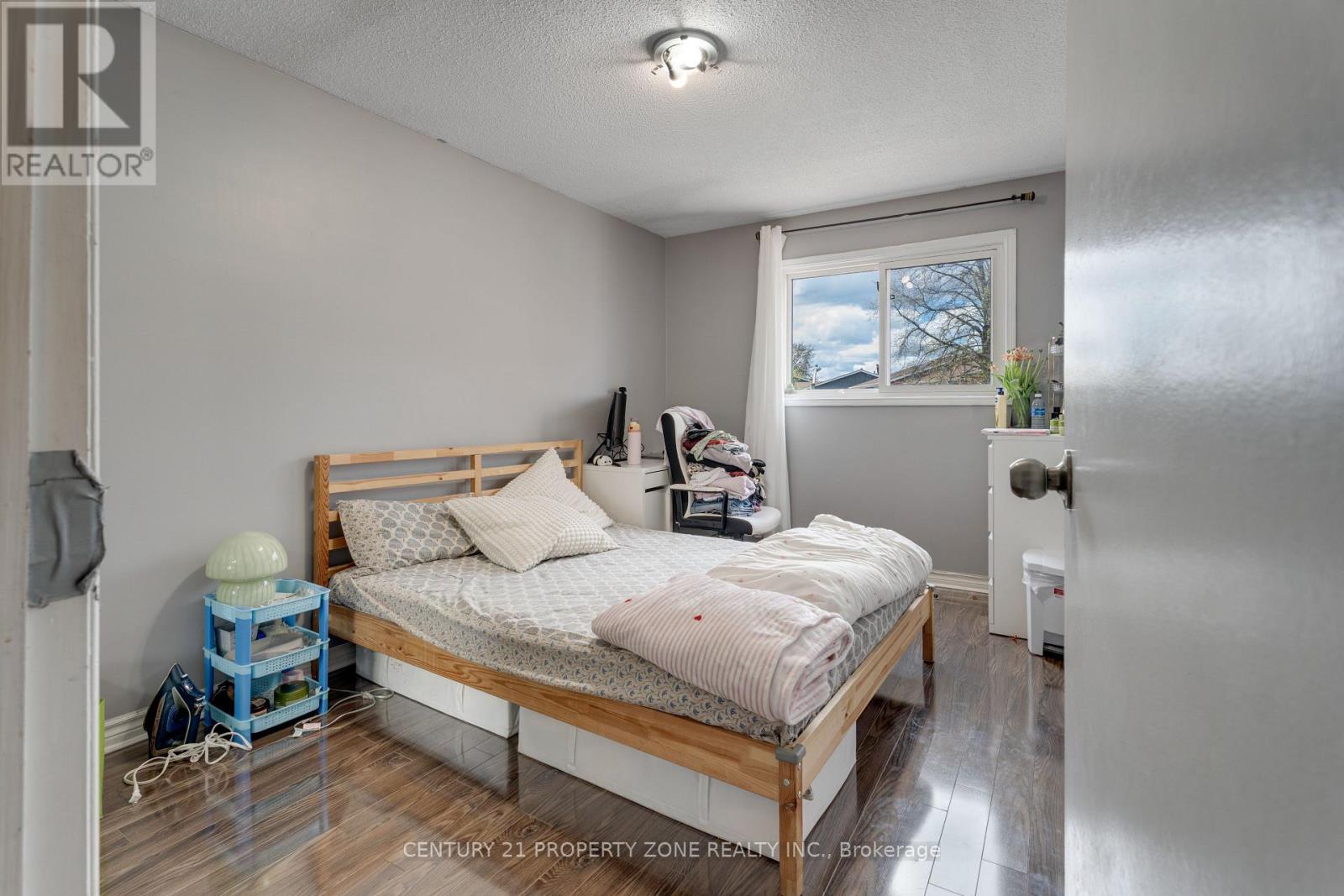 32 Lady Stewart Boulevard, Brampton, Ontario  L6S 3Y3 - Photo 5 - W13115368