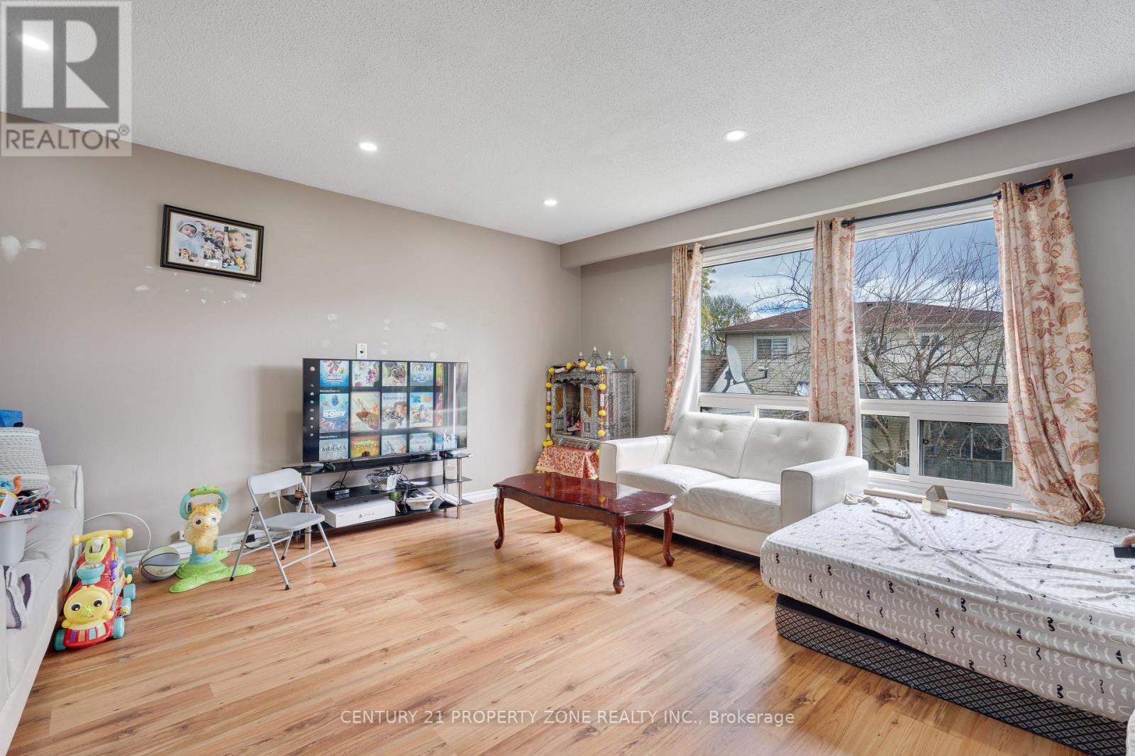 32 Lady Stewart Boulevard, Brampton, Ontario  L6S 3Y3 - Photo 8 - W13115368