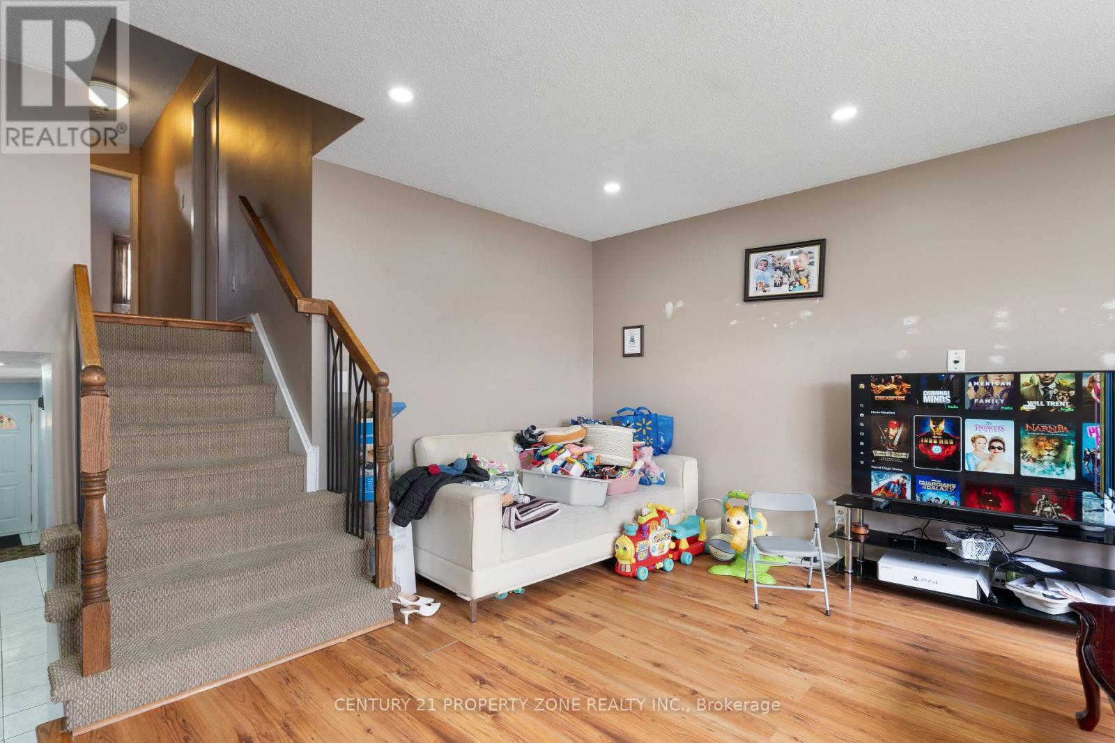 32 Lady Stewart Boulevard, Brampton, Ontario  L6S 3Y3 - Photo 9 - W13115368