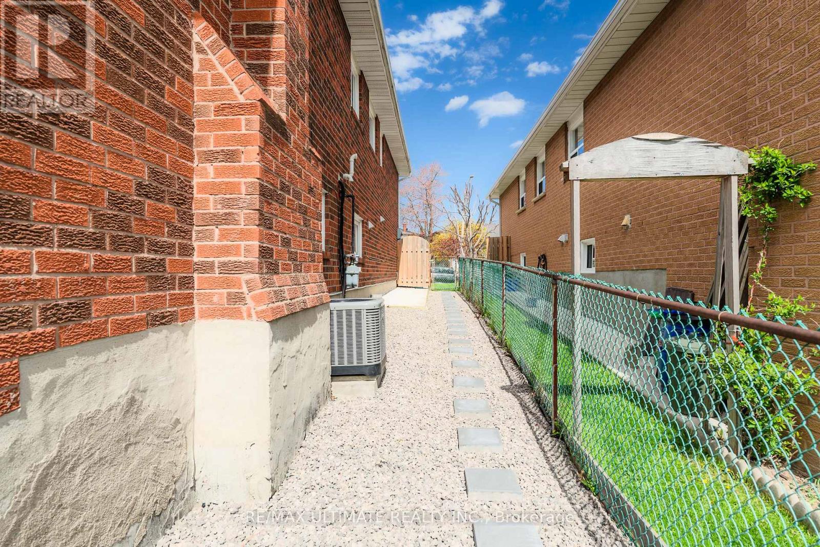 196 Meadows Boulevard, Mississauga, Ontario  L4Z 1J9 - Photo 43 - W13115390