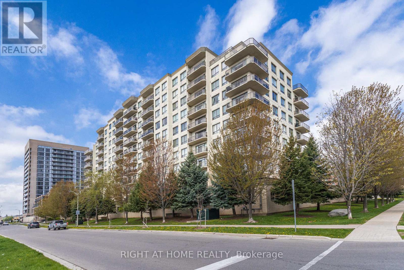 709 - 1998 Ironstone Drive, Burlington, Ontario  L7L 7P7 - Photo 4 - W13115412
