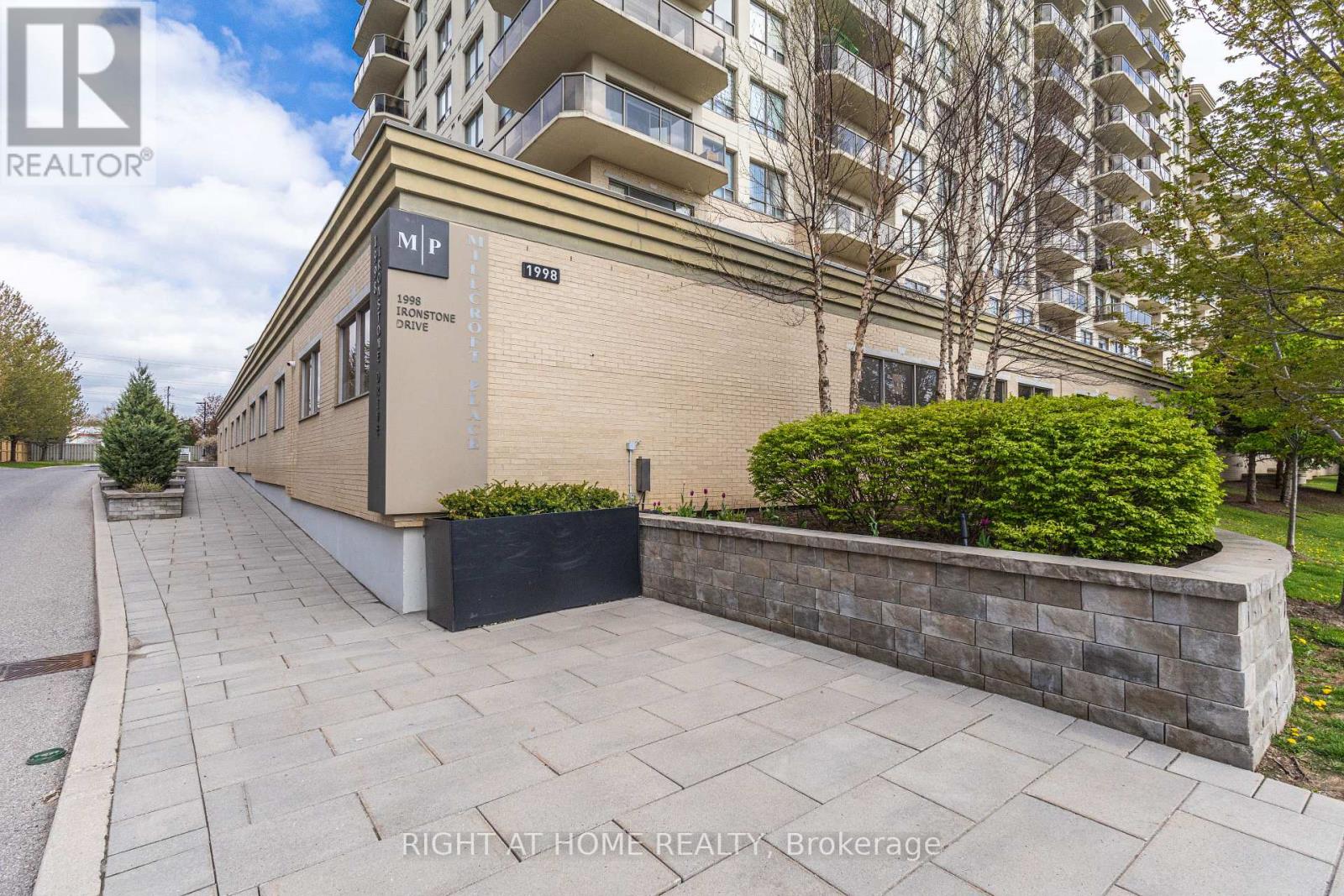 709 - 1998 Ironstone Drive, Burlington, Ontario  L7L 7P7 - Photo 5 - W13115412